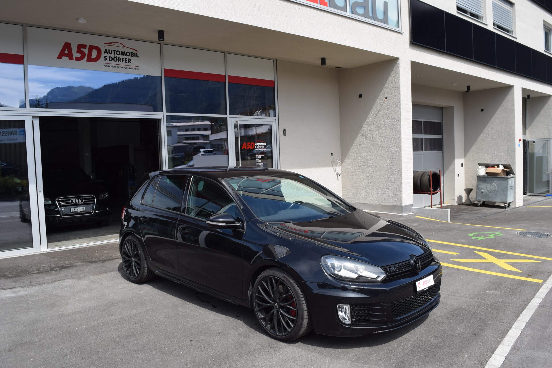 VW Golf 2.0 TSI GTI Edition-image-2