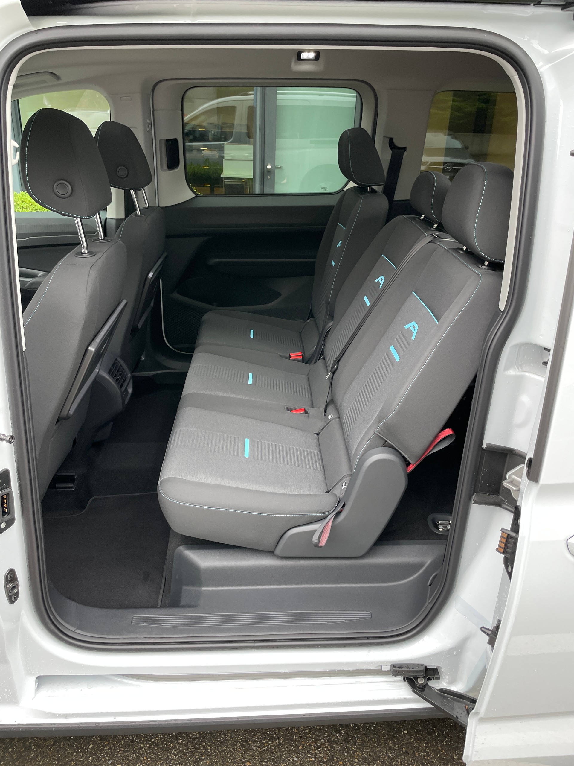 FORD Grand Tourneo Connect 2.0 EcoBlue AWD Active 7-Sitzer-image-13
