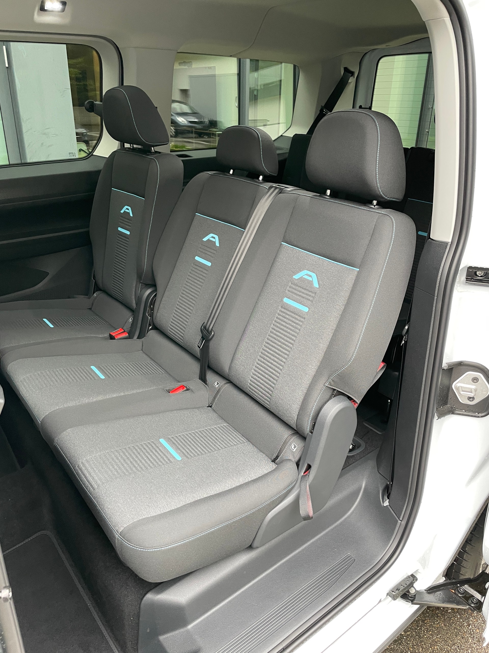 FORD Grand Tourneo Connect 2.0 EcoBlue AWD Active 7-Sitzer-image-14