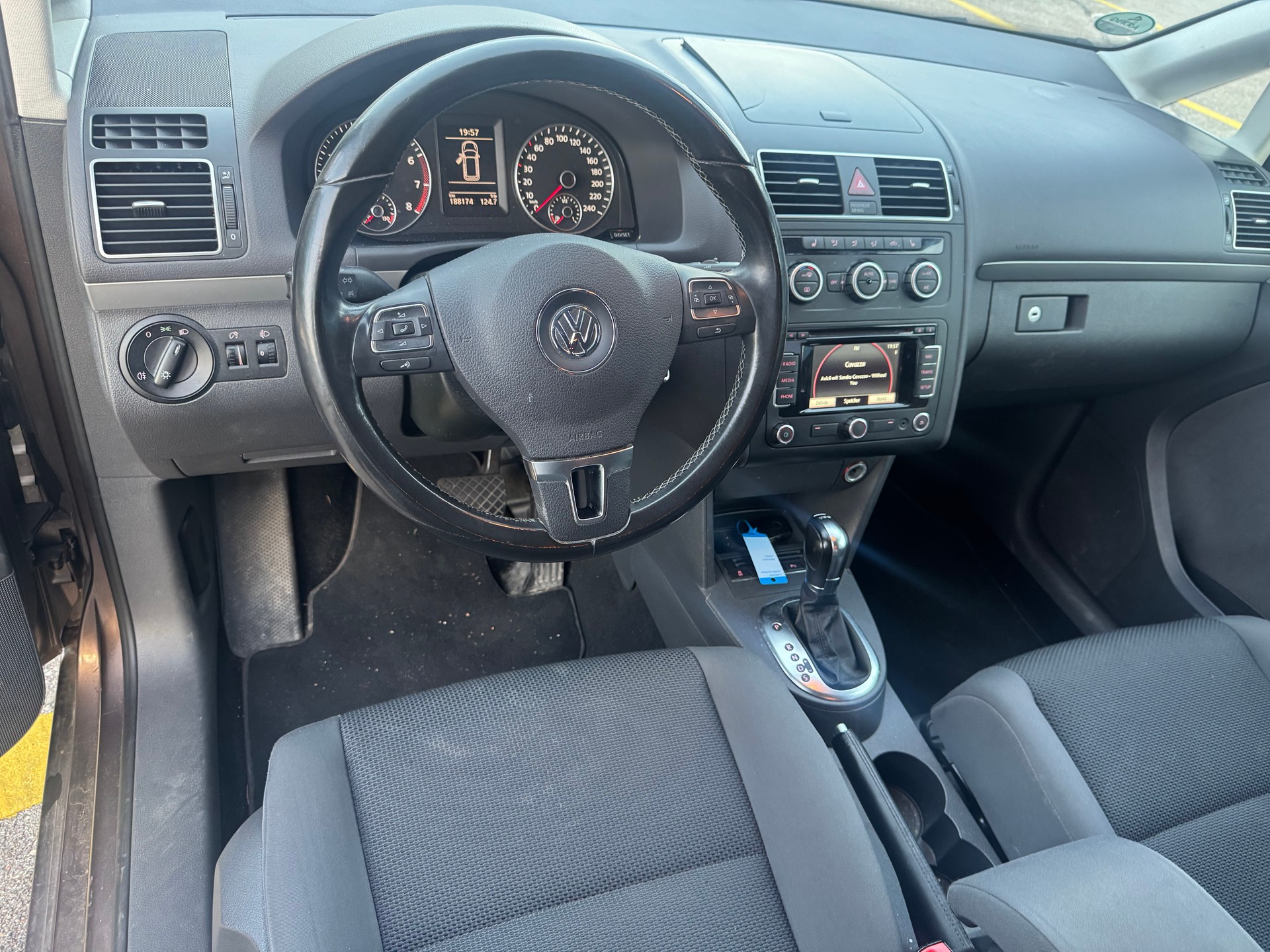 VW Touran 1.4 TSI Trendline DSG-image-4