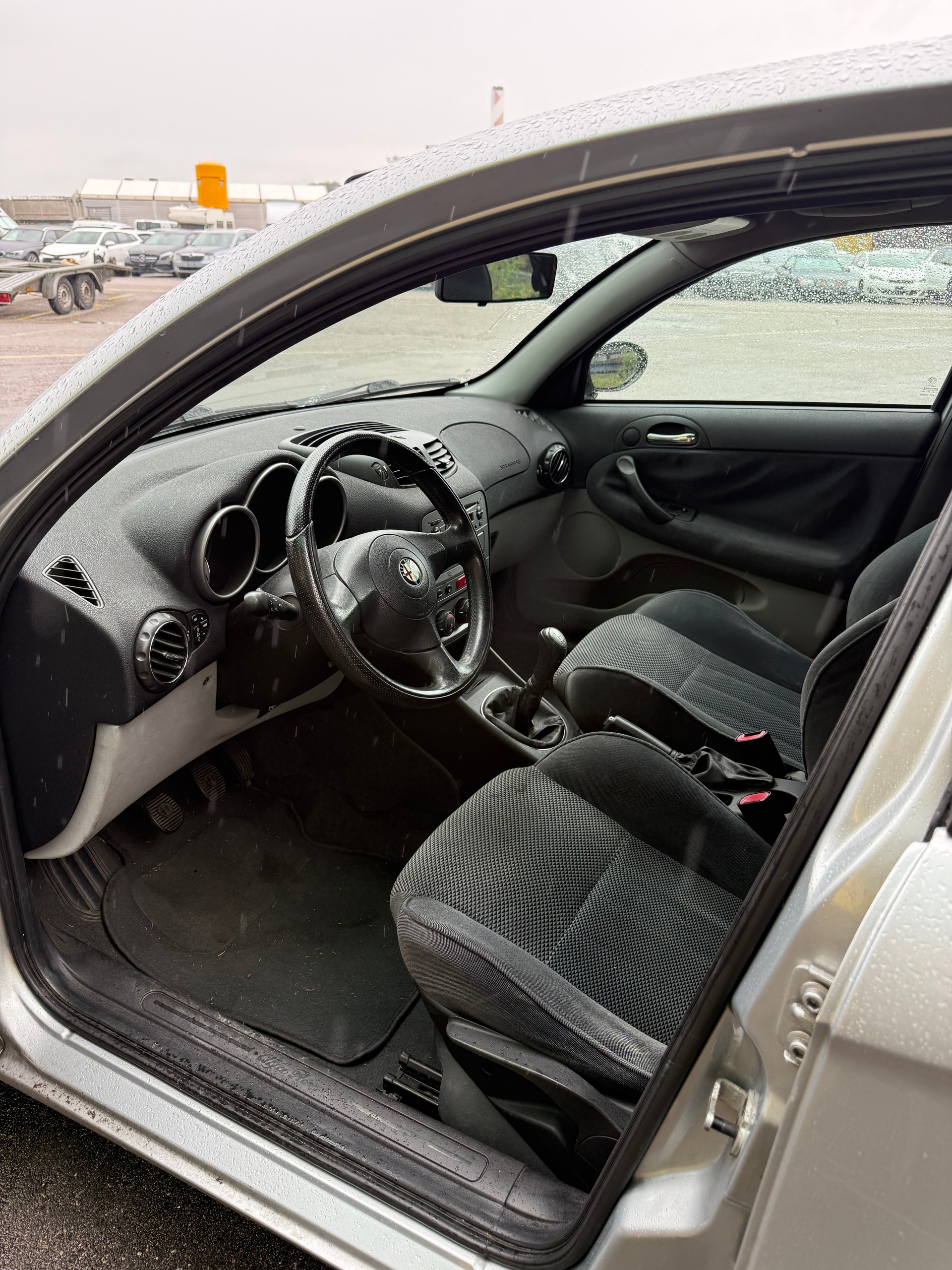ALFA ROMEO 147 1.6 TS 16V Distinctive-image-9