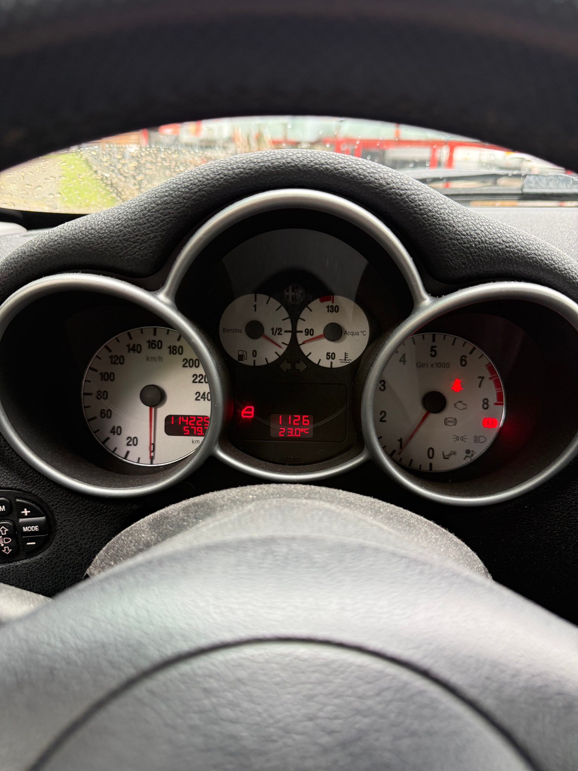 ALFA ROMEO 147 1.6 TS 16V Distinctive-image-12