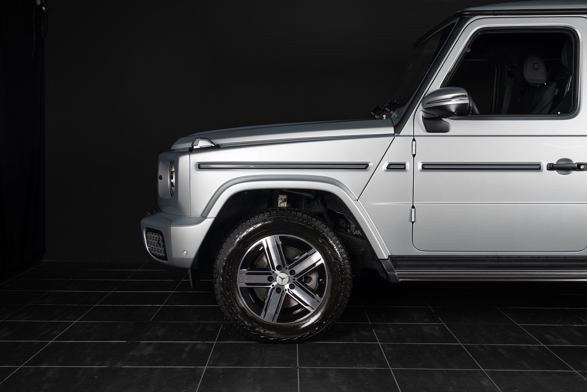 MERCEDES-BENZ G 450d 9G-Tronic-image-4