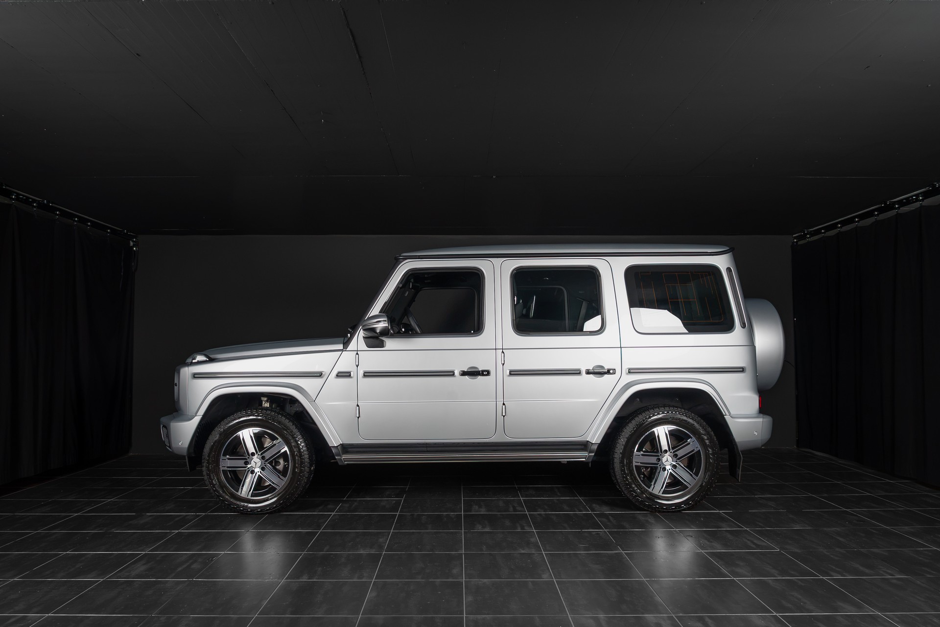MERCEDES-BENZ G 450d 9G-Tronic-image-3