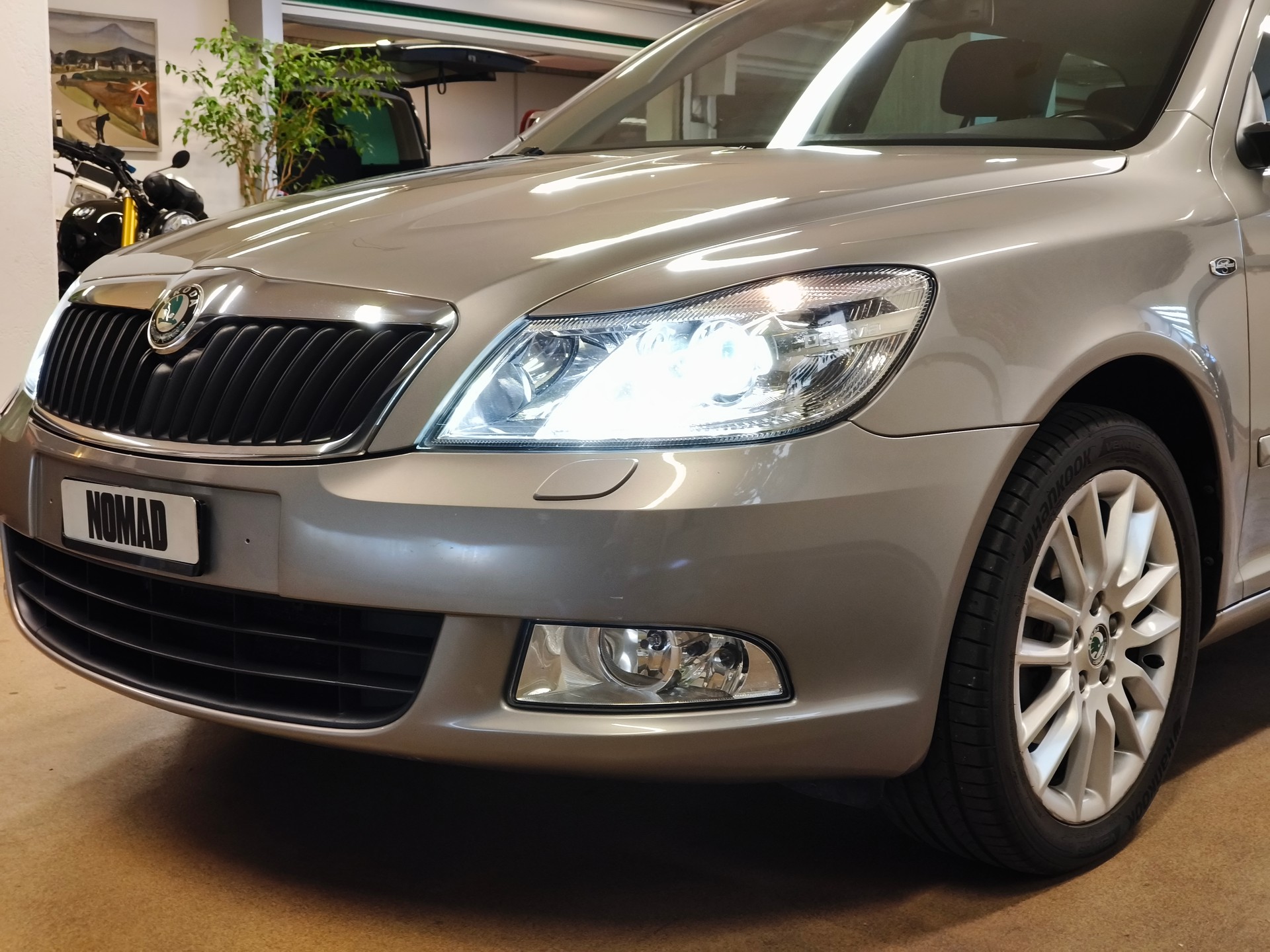 SKODA Octavia Combi 2.0 TDI Laurin & Klement DSG-image-1