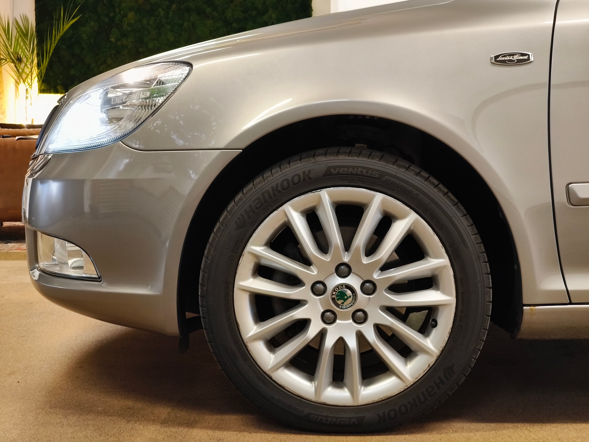 SKODA Octavia Combi 2.0 TDI Laurin & Klement DSG-image-2
