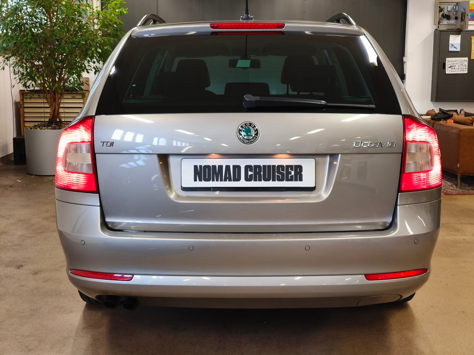 SKODA Octavia Combi 2.0 TDI Laurin & Klement DSG-image-11