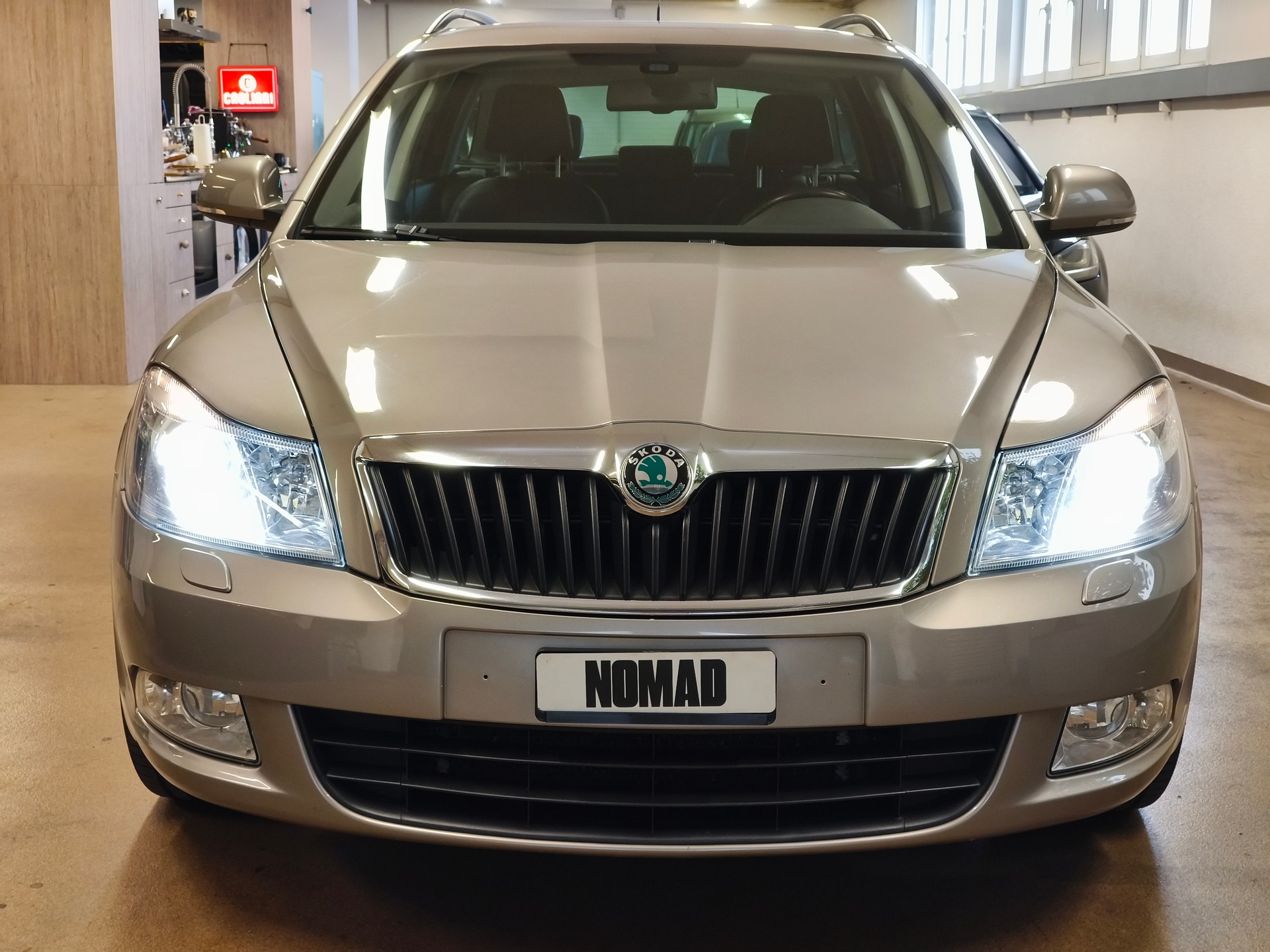 SKODA Octavia Combi 2.0 TDI Laurin & Klement DSG-image-5