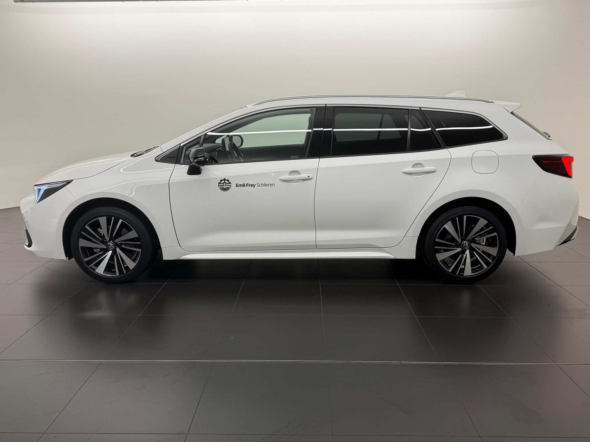 TOYOTA Corolla Touring Sports 2.0 HSD Trend-image-2