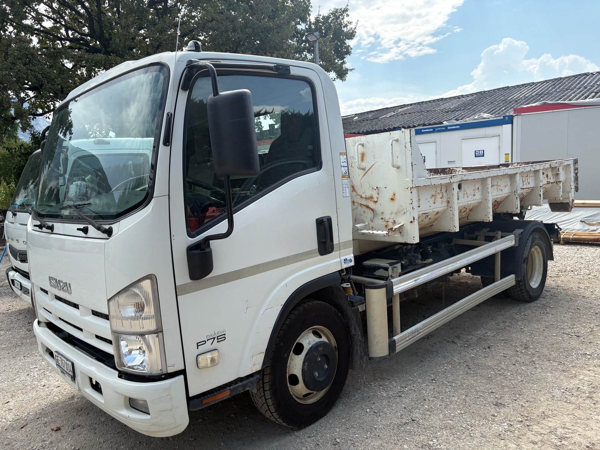 ISUZU NPR 75-image-0