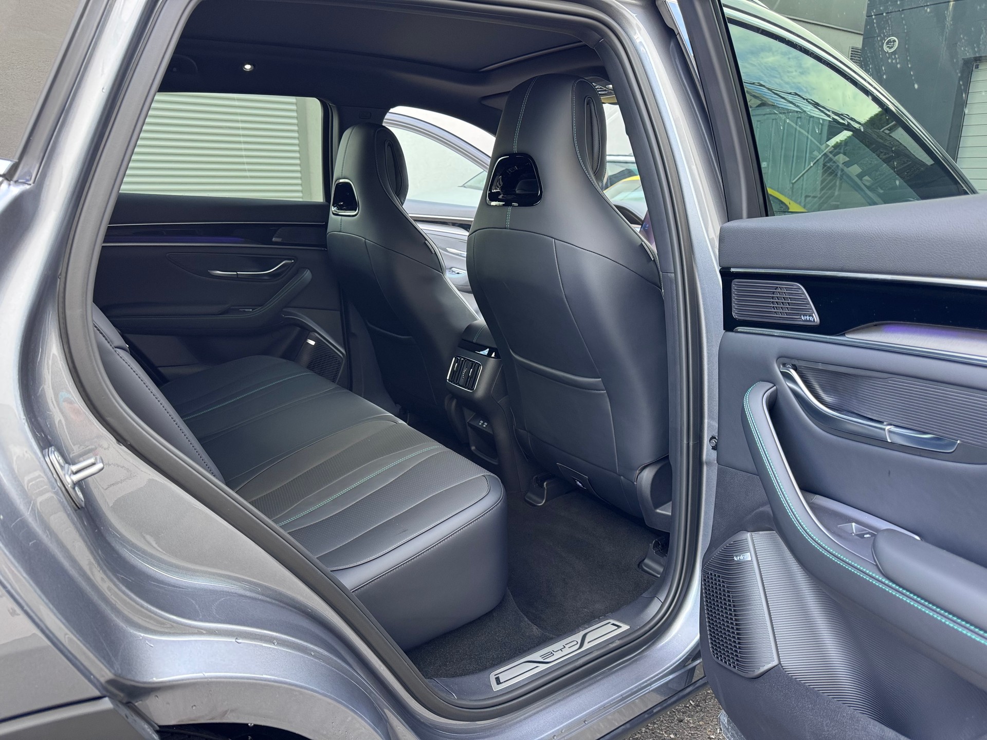 BYD Seal U DM-i Design AWD-image-12