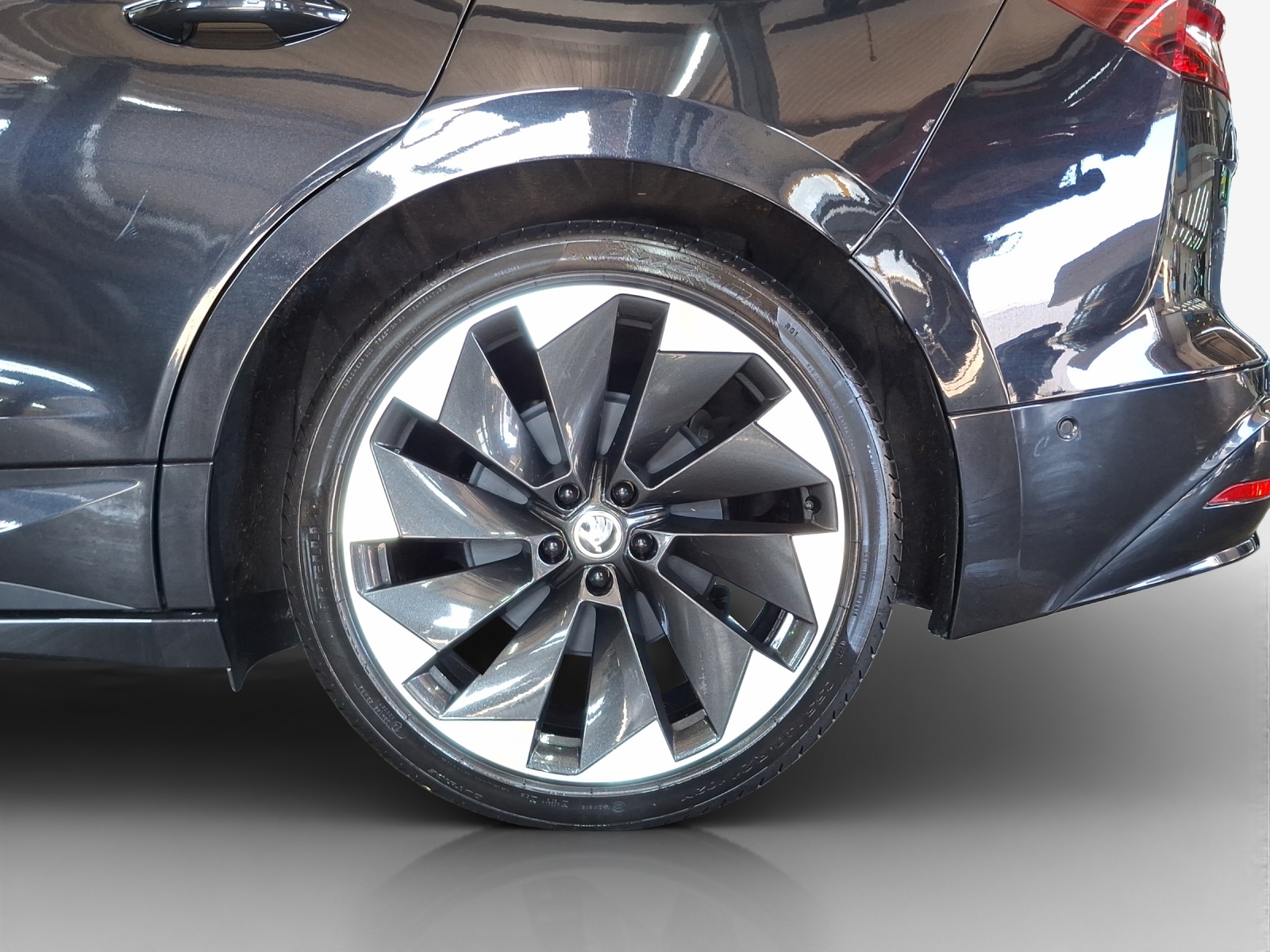 SKODA Enyaq iV 80 SportLine Ultra-image-13