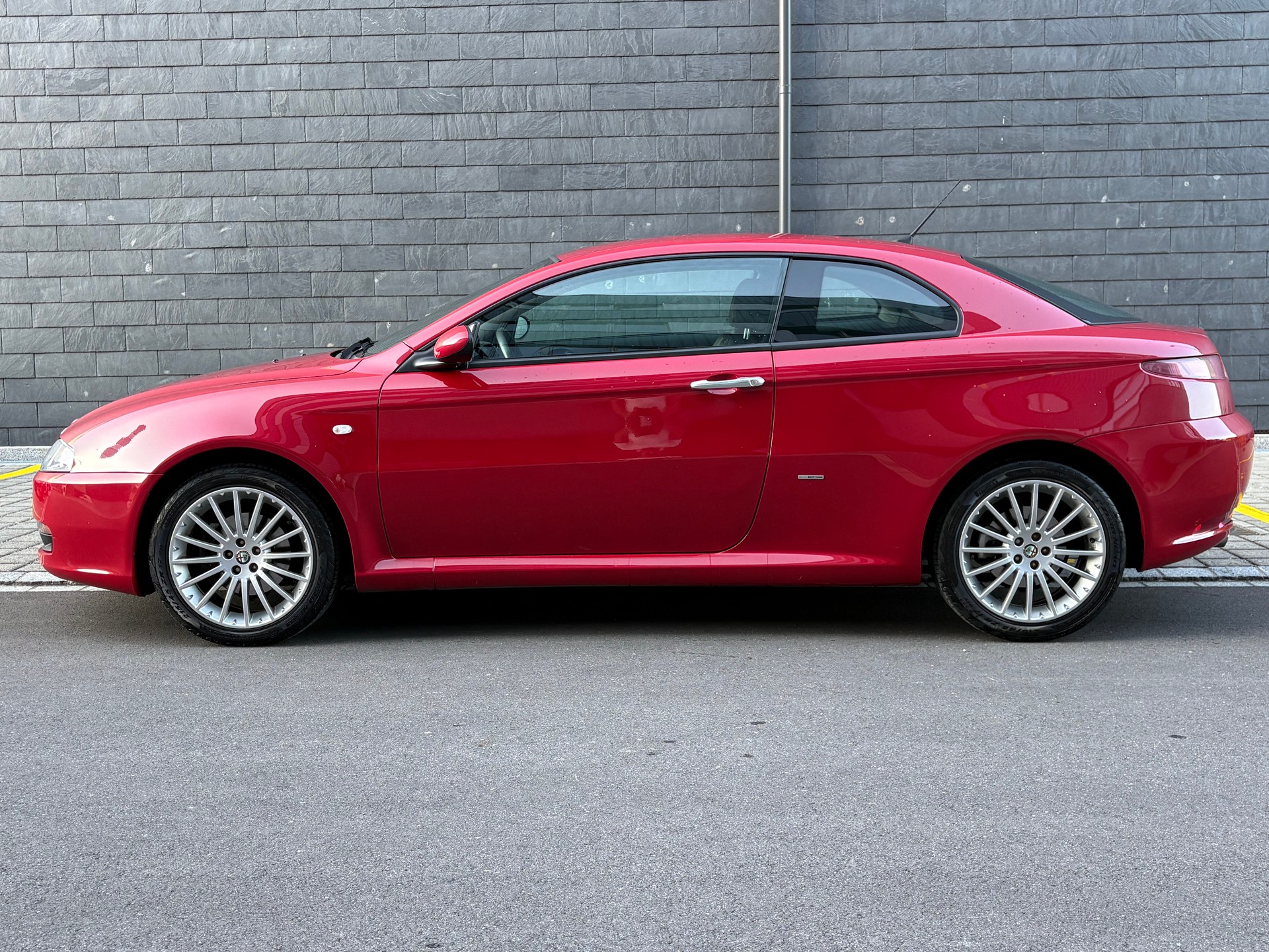 ALFA ROMEO GT 2.0 JTS Distinctive Frisch ab MFK-image-3