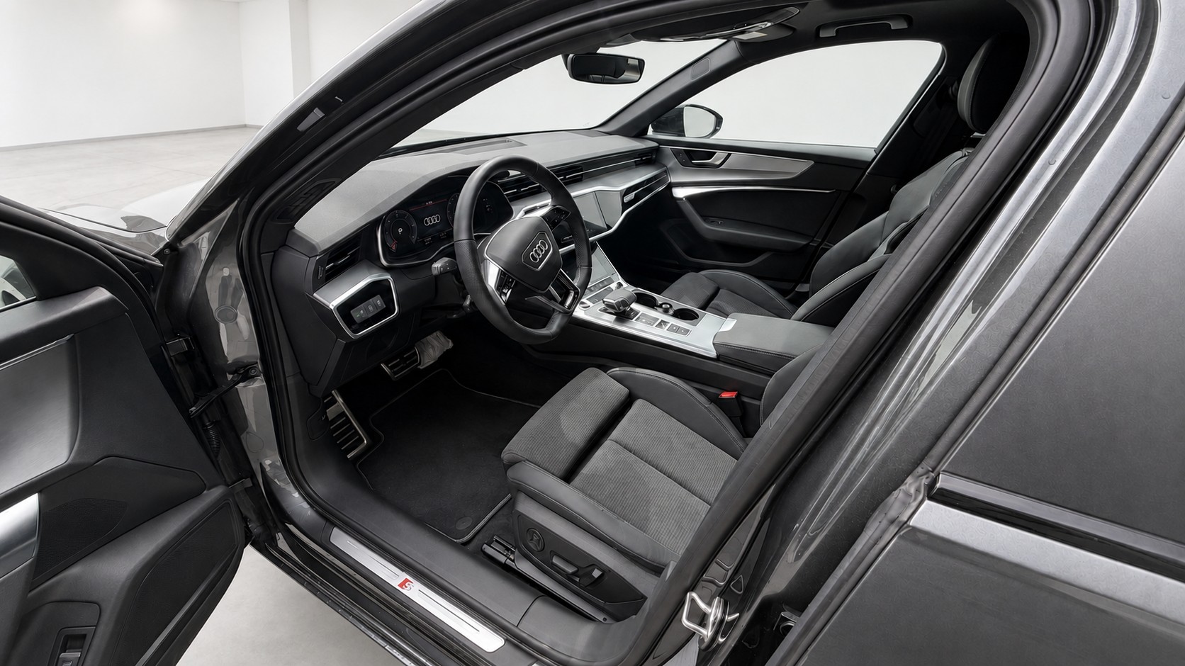 AUDI S6 Avant-image-5