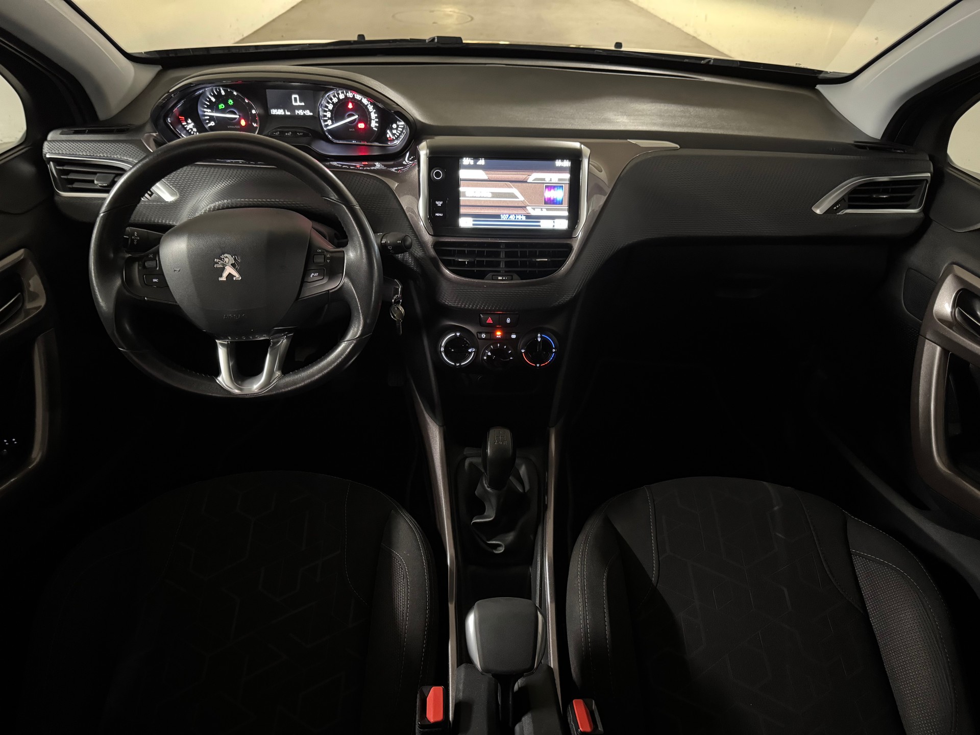 PEUGEOT 2008 1.2 VTI Active-image-9