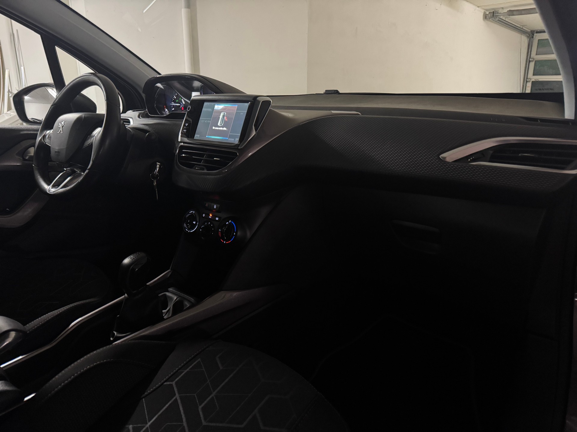 PEUGEOT 2008 1.2 VTI Active-image-11