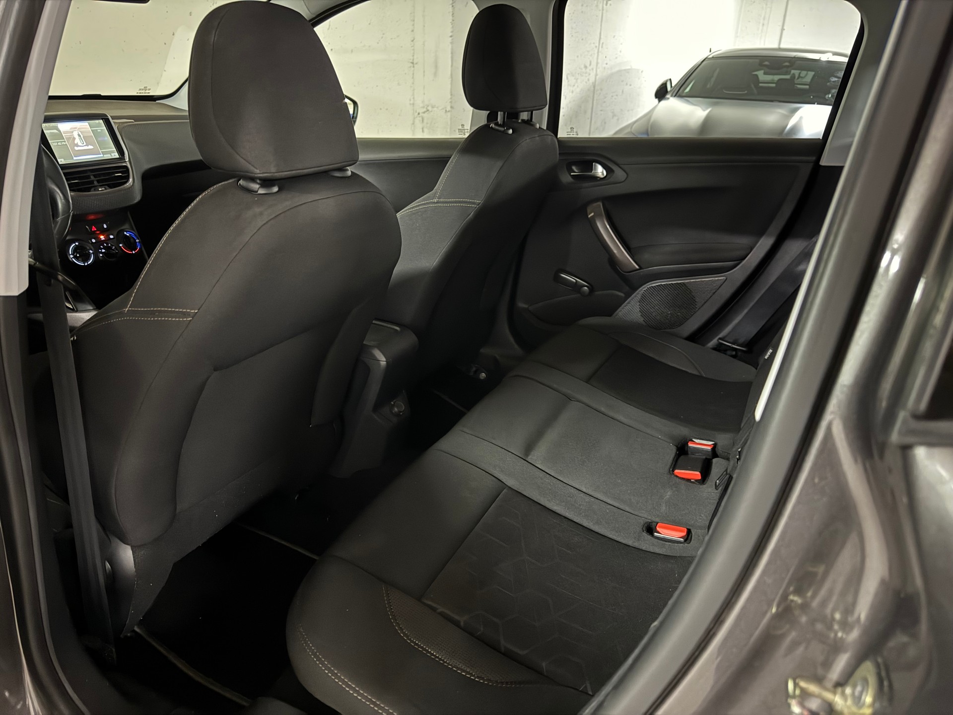PEUGEOT 2008 1.2 VTI Active-image-14