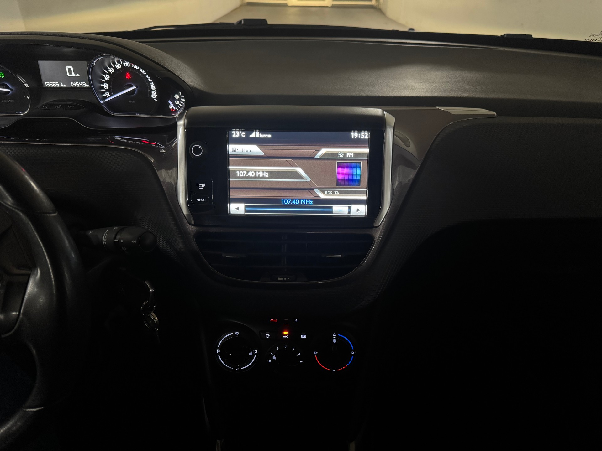 PEUGEOT 2008 1.2 VTI Active-image-12