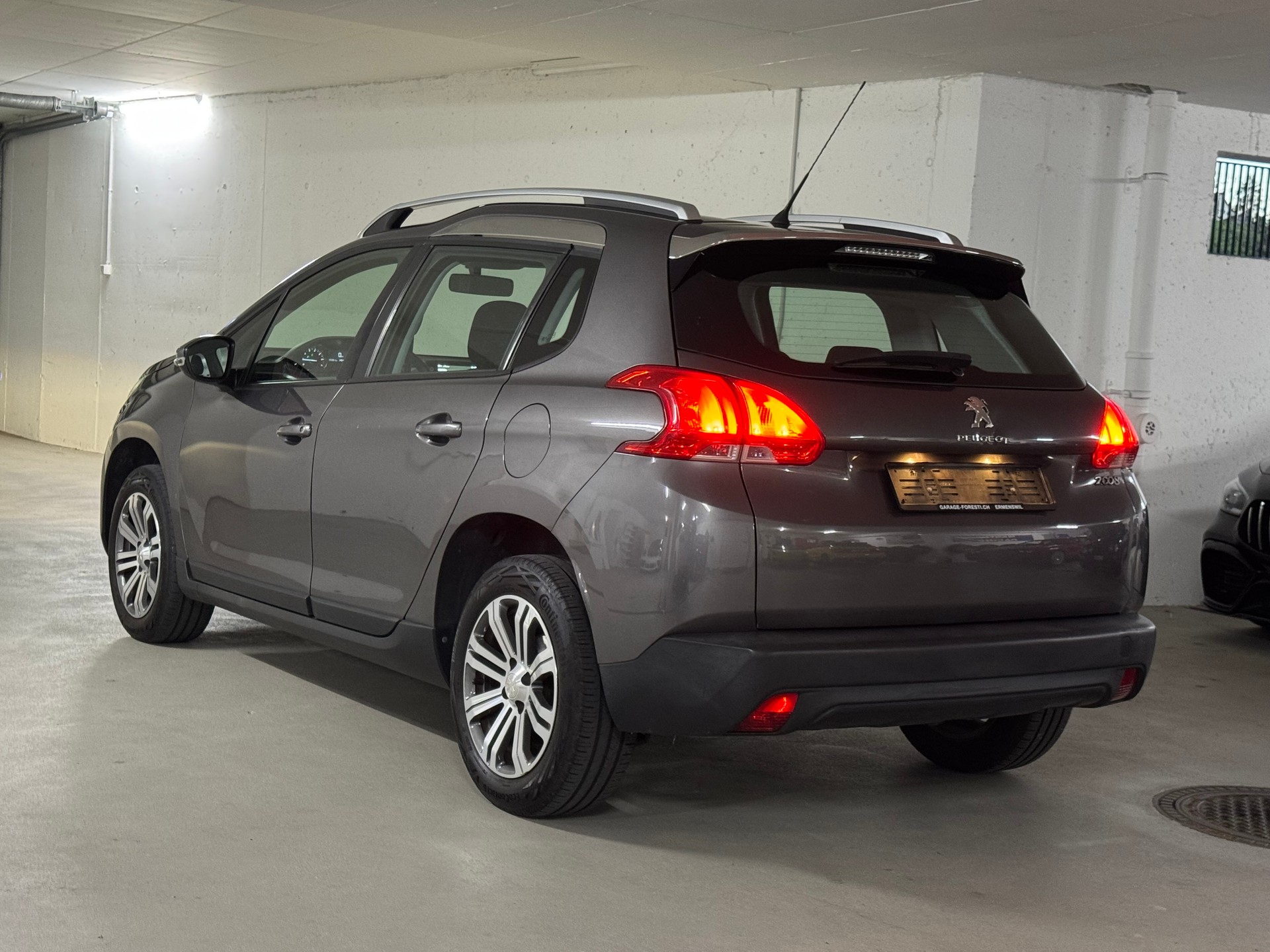 PEUGEOT 2008 1.2 VTI Active-image-4