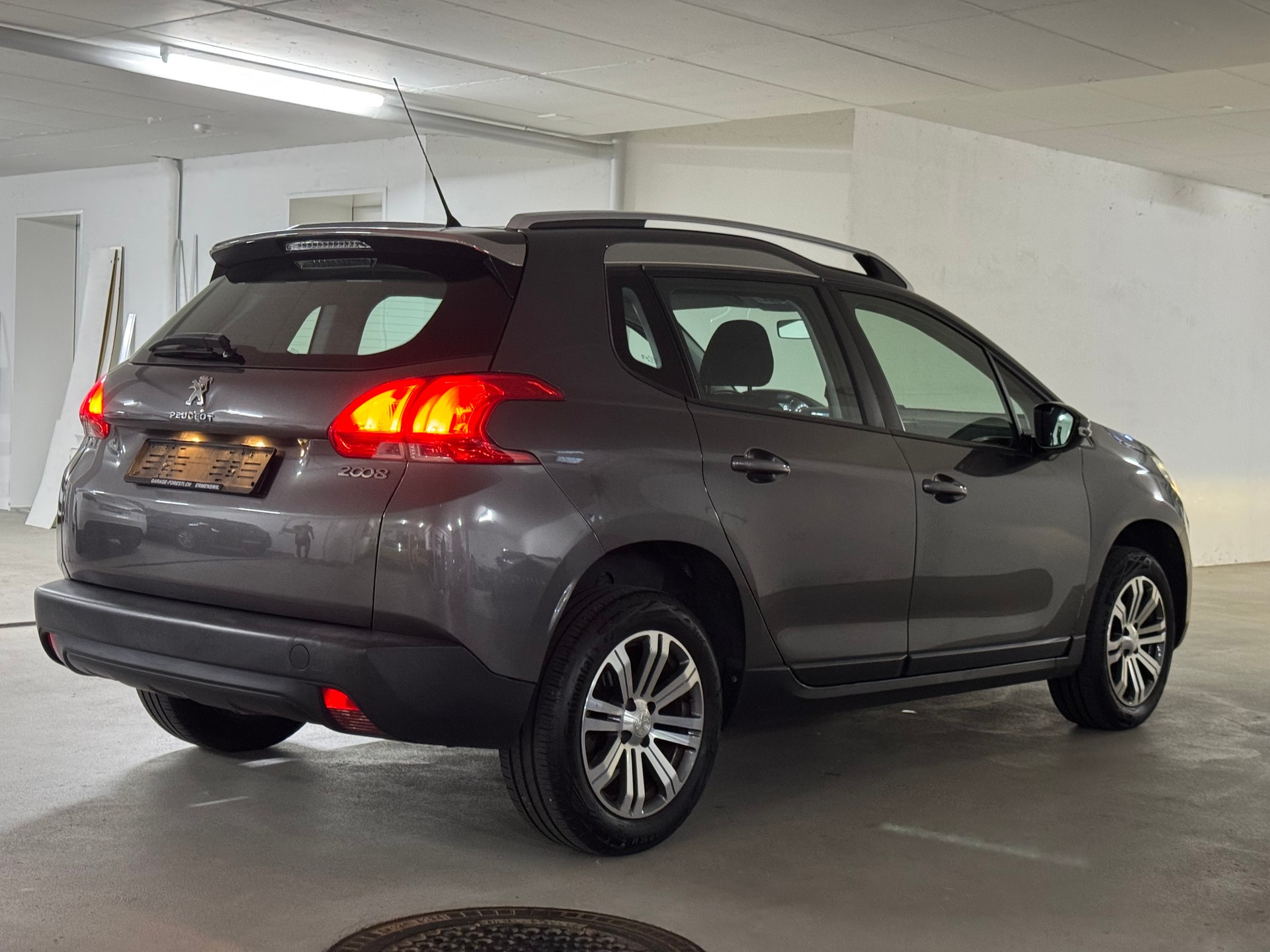PEUGEOT 2008 1.2 VTI Active-image-6