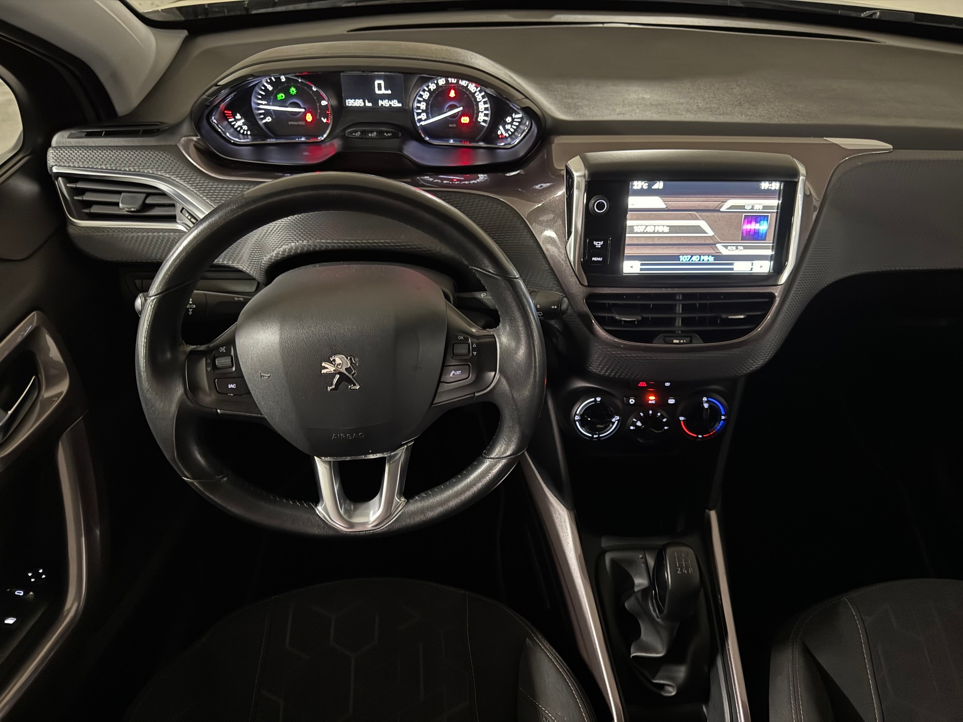 PEUGEOT 2008 1.2 VTI Active-image-10