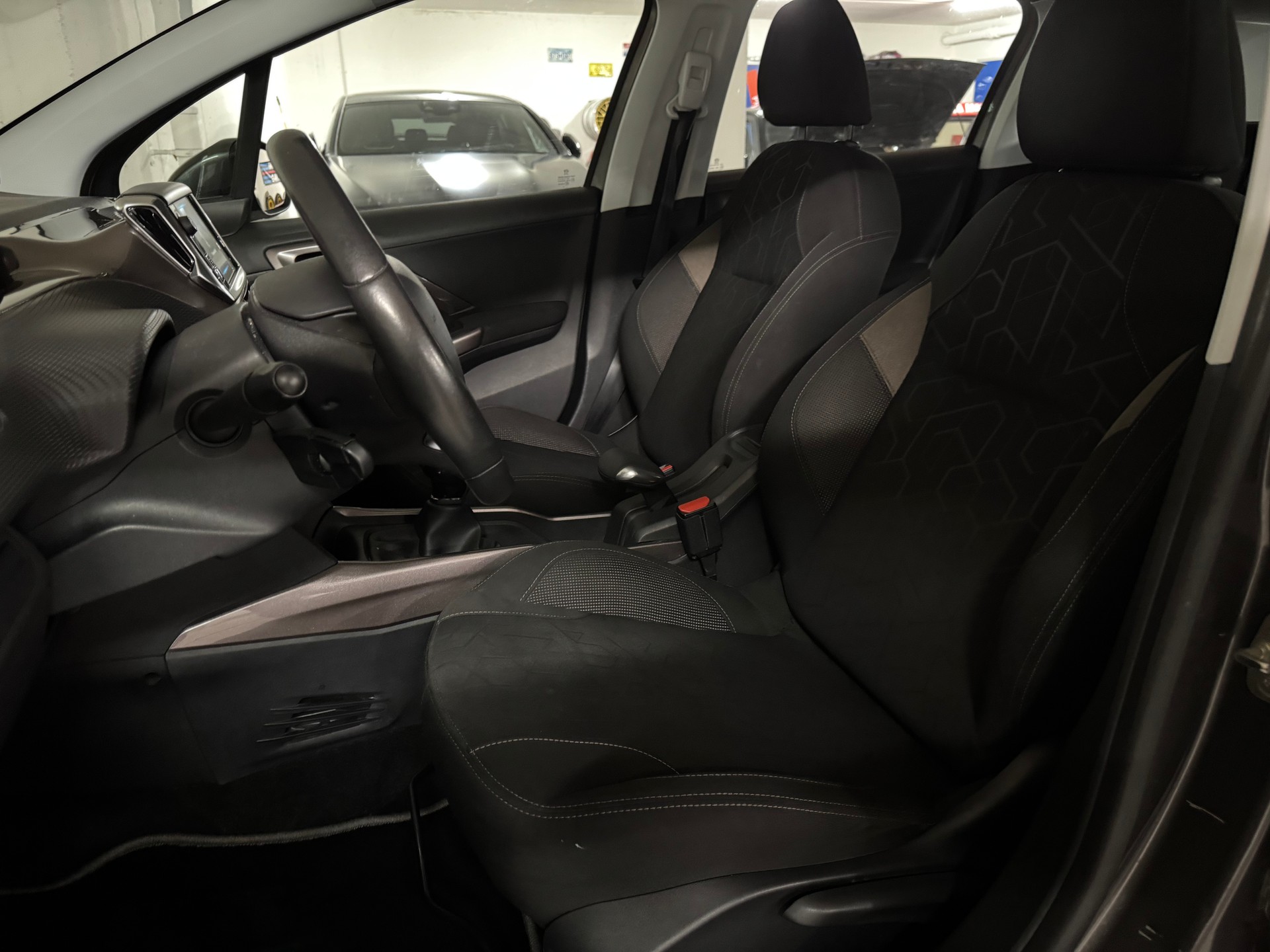 PEUGEOT 2008 1.2 VTI Active-image-13