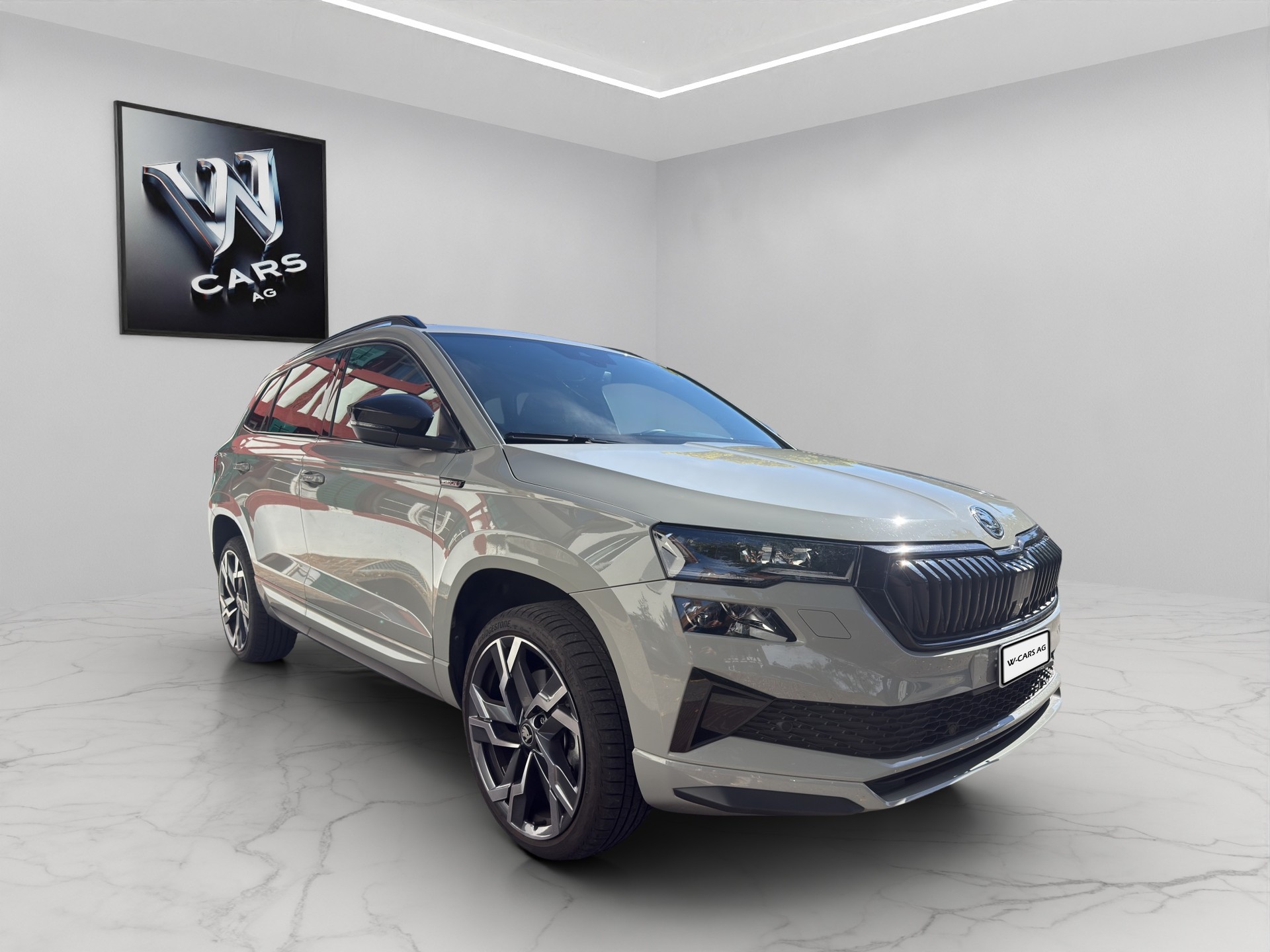 SKODA Karoq 1.5 TSI SportLine DSG Facelift * 5 Jahre Garantie * Pano * AHK * 8 fach * Kamera *-image-4