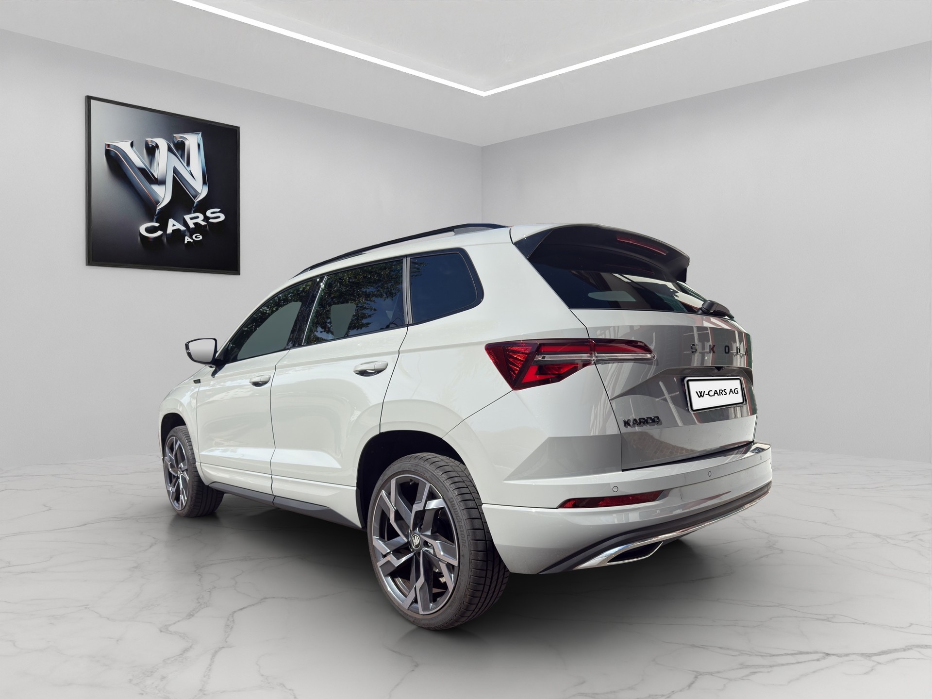 SKODA Karoq 1.5 TSI SportLine DSG Facelift * 5 Jahre Garantie * Pano * AHK * 8 fach * Kamera *-image-1