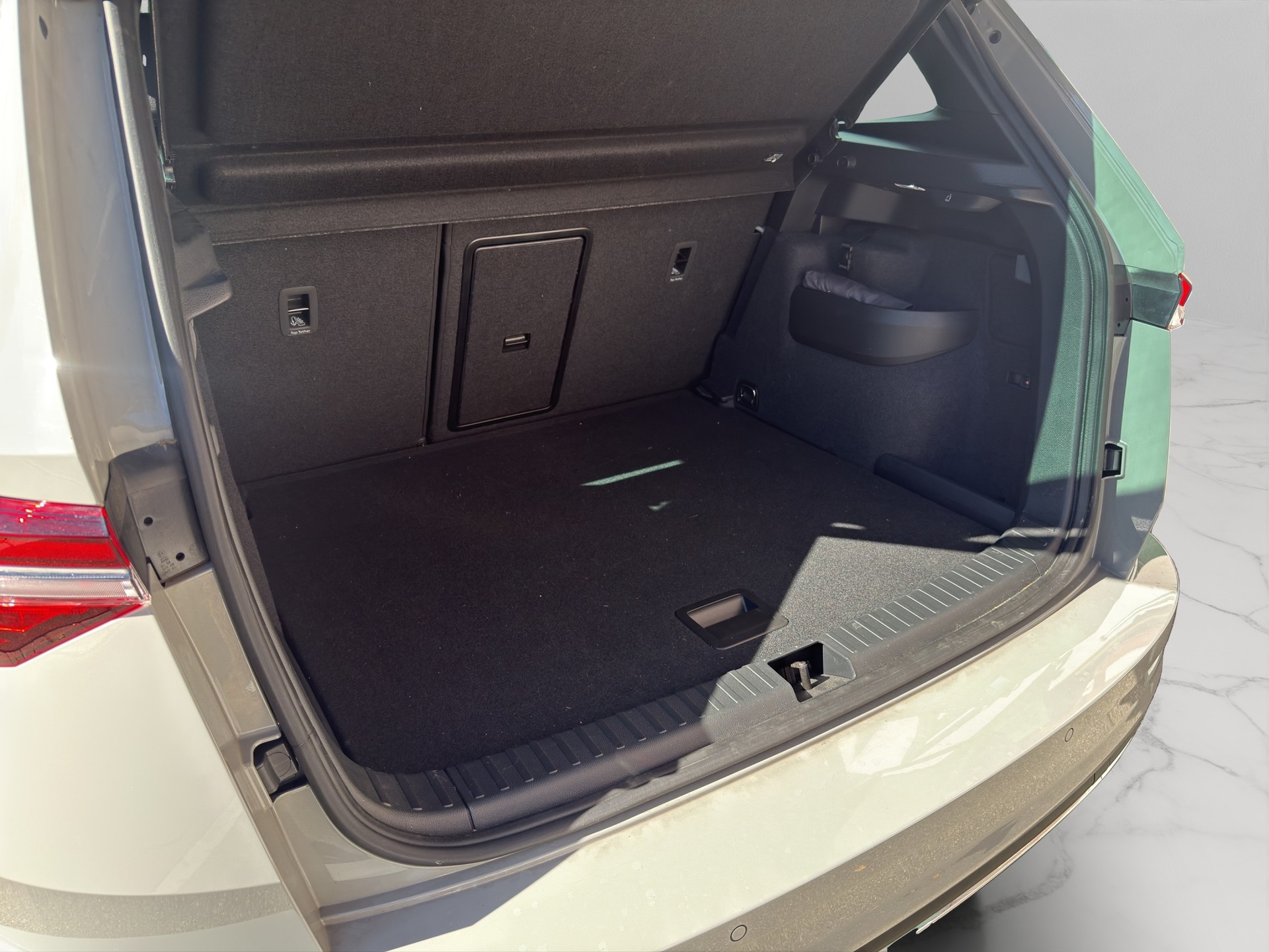 SKODA Karoq 1.5 TSI SportLine DSG Facelift * 5 Jahre Garantie * Pano * AHK * 8 fach * Kamera *-image-8