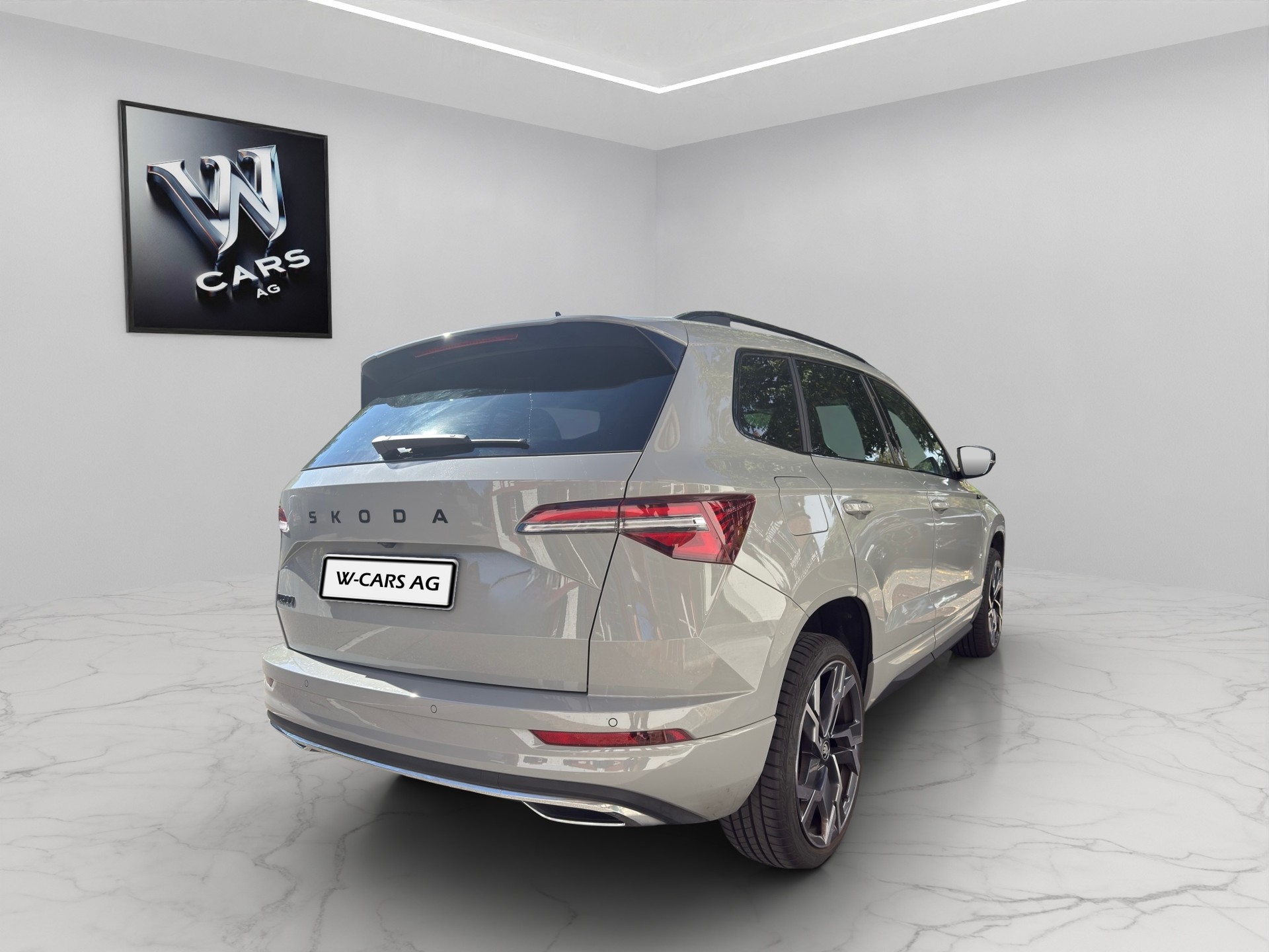 SKODA Karoq 1.5 TSI SportLine DSG Facelift * 5 Jahre Garantie * Pano * AHK * 8 fach * Kamera *-image-3