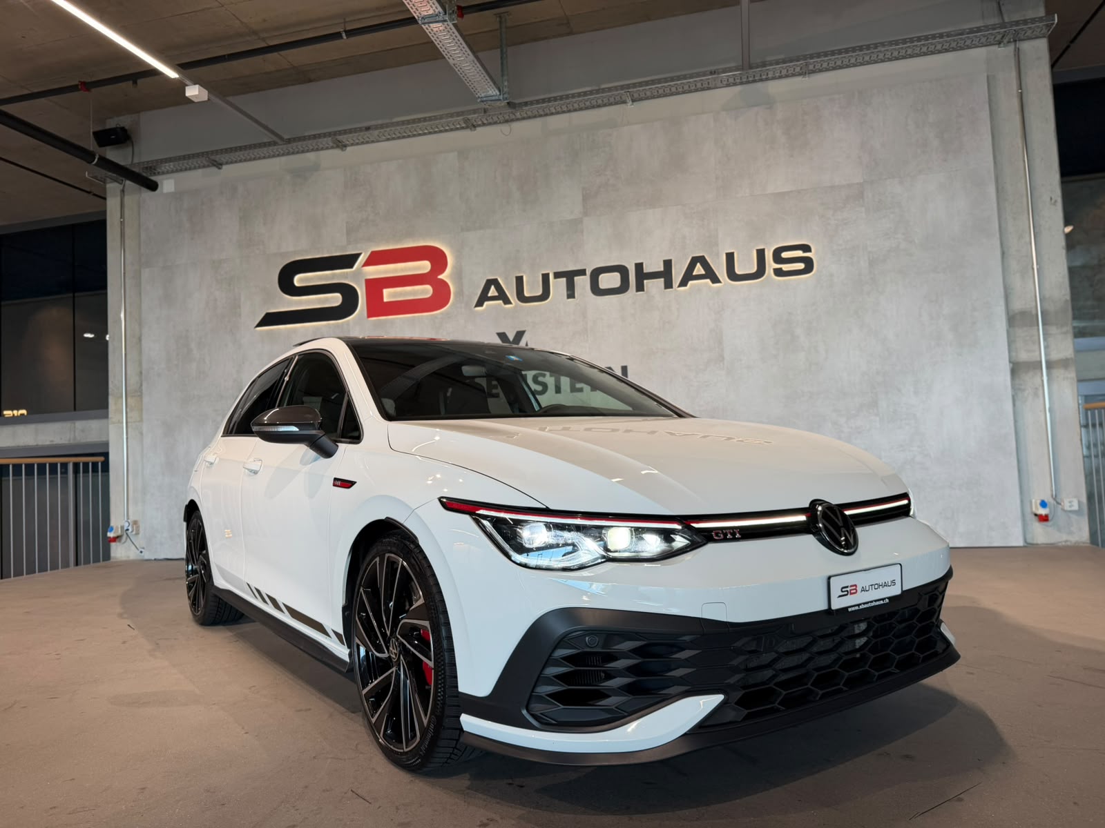 VW Golf 2.0 TSI GTI Clubsport DSG-image-2