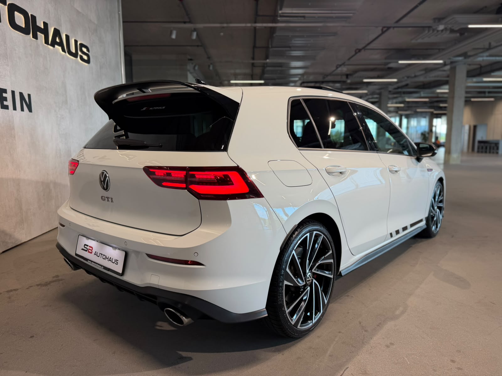 VW Golf 2.0 TSI GTI Clubsport DSG-image-13