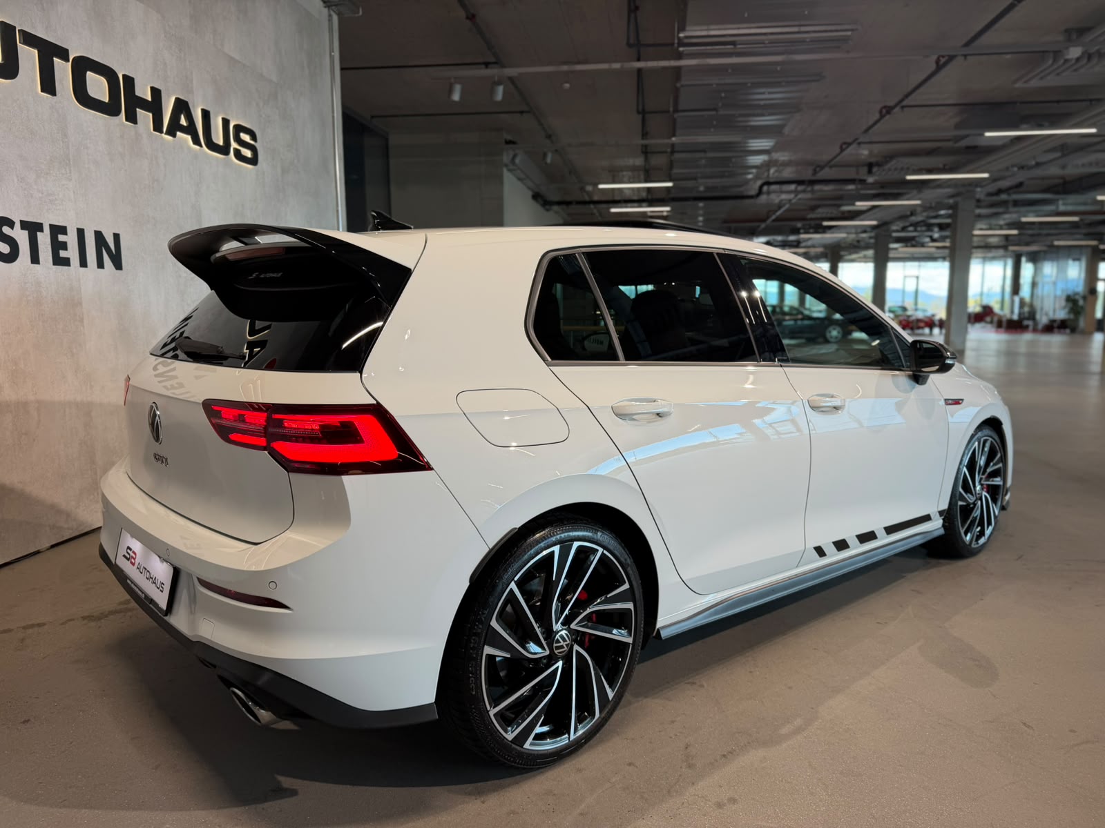 VW Golf 2.0 TSI GTI Clubsport DSG-image-11