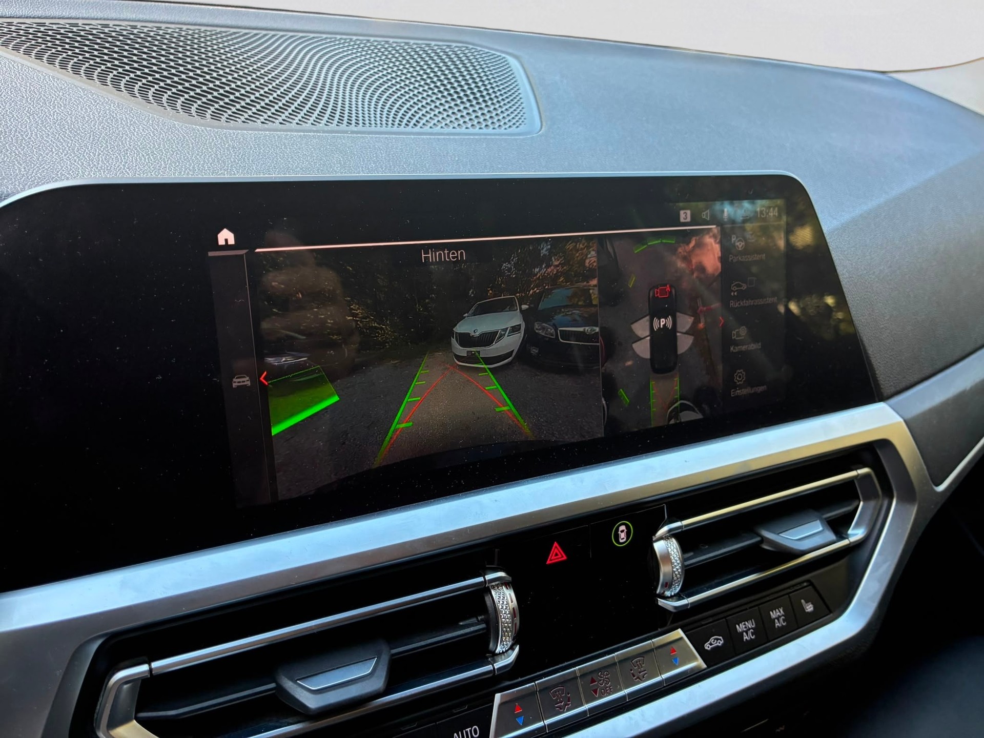 BMW 330d xDrive Touring Steptronic Sport Line-image-18