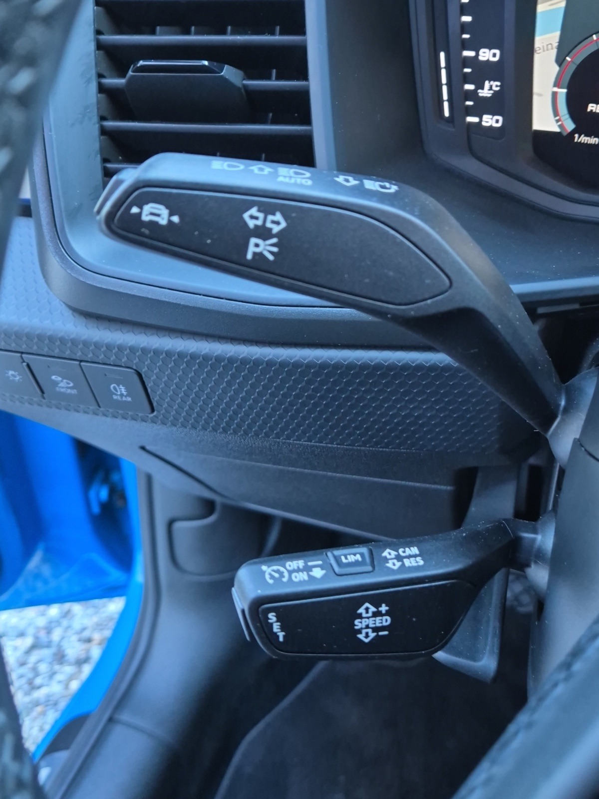 AUDI A1 Sportback 30 TFSI S-LINE-image-13