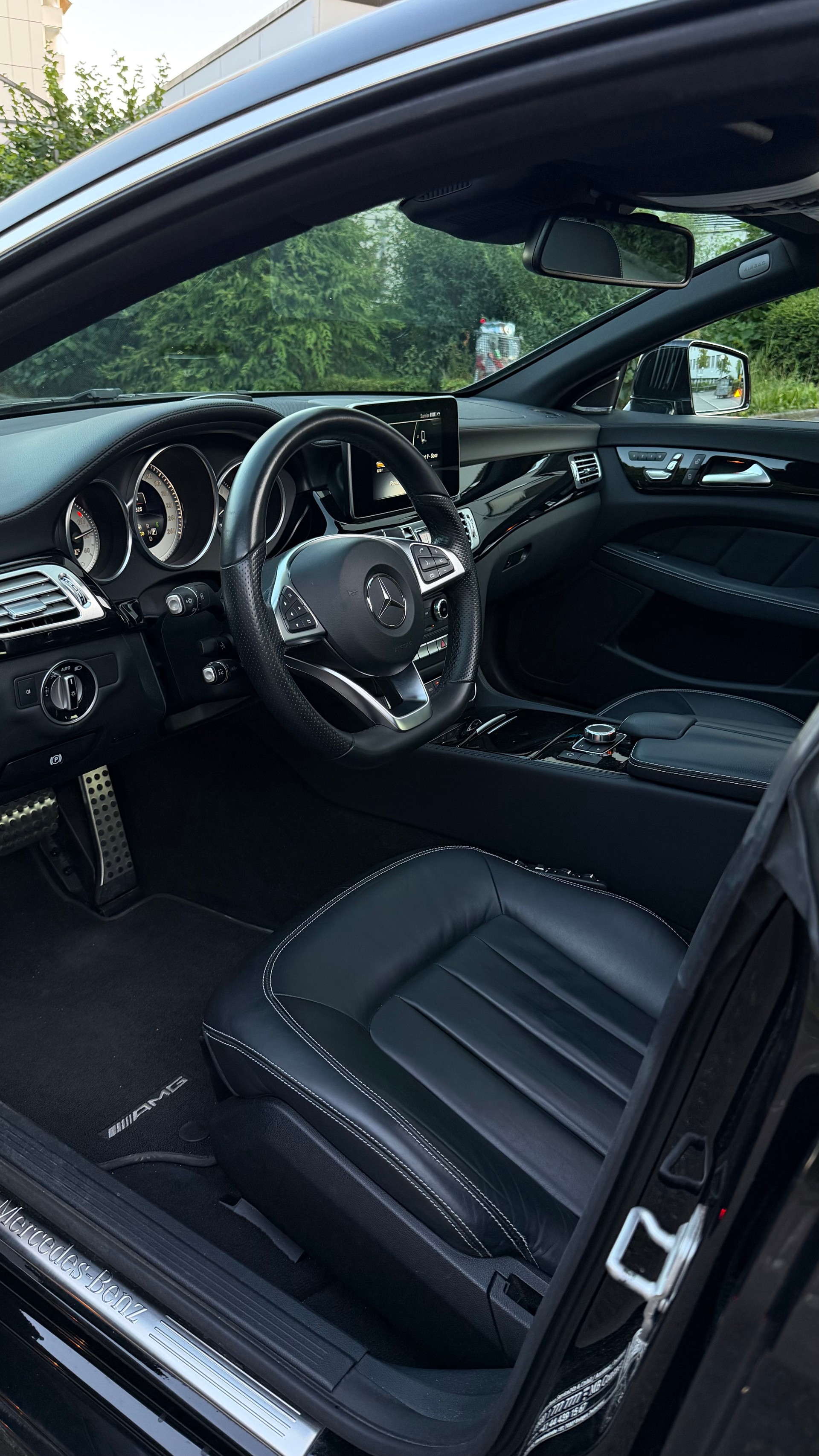 MERCEDES-BENZ CLS 500 V8 4matic-image-3