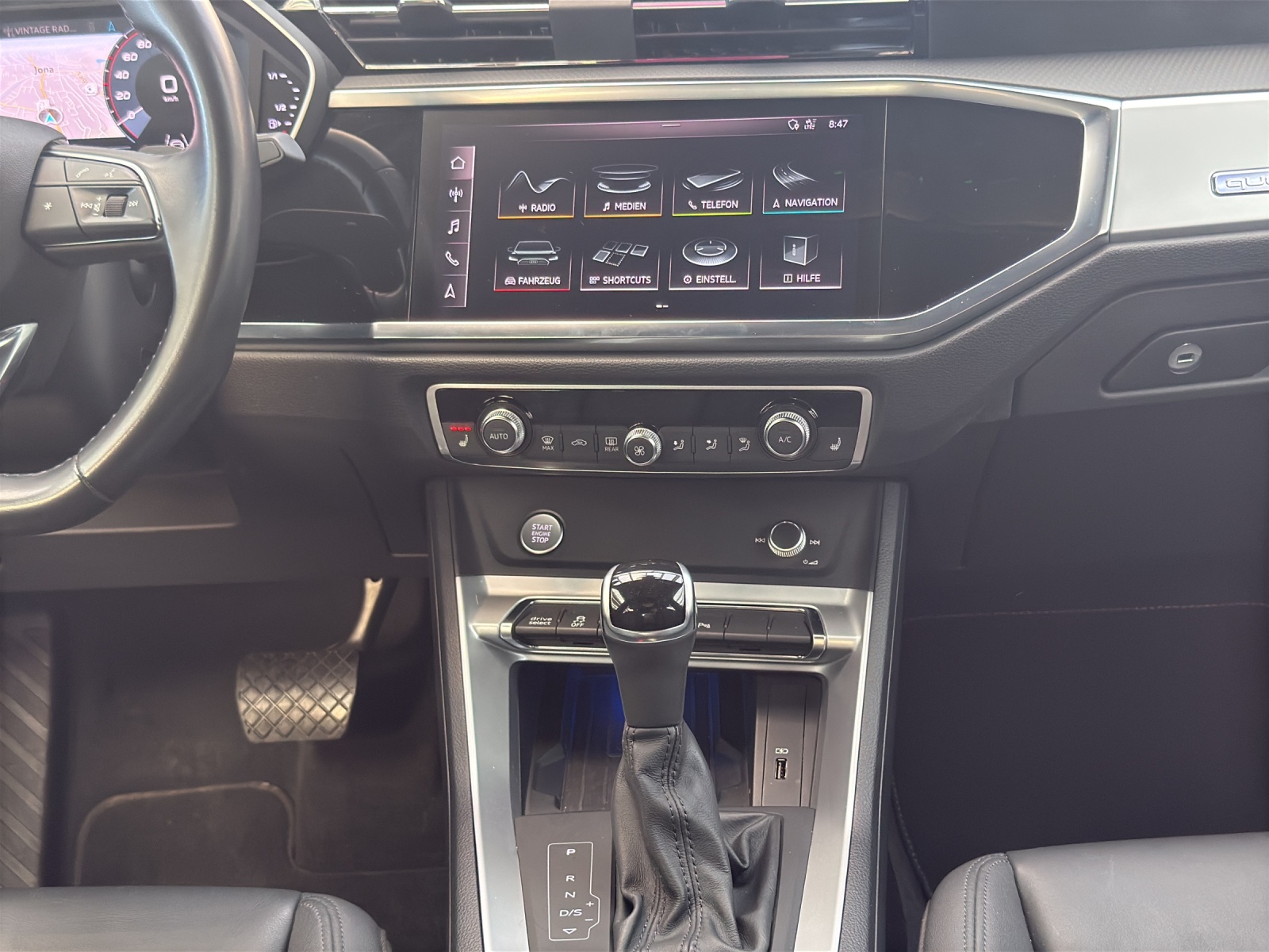 AUDI Q3 Sportback 45 TFSI S line quattro S-tronic-image-10