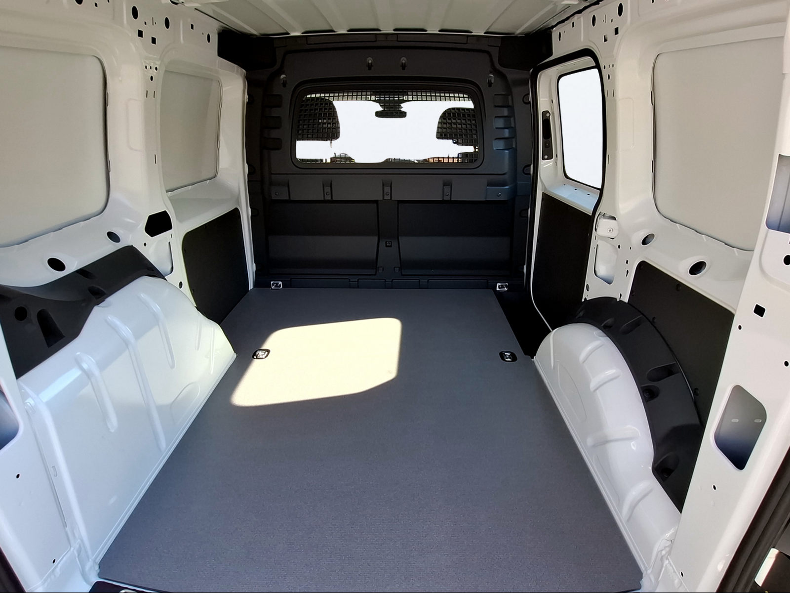 VW Caddy Cargo 2.0TDI 4Motion-image-15