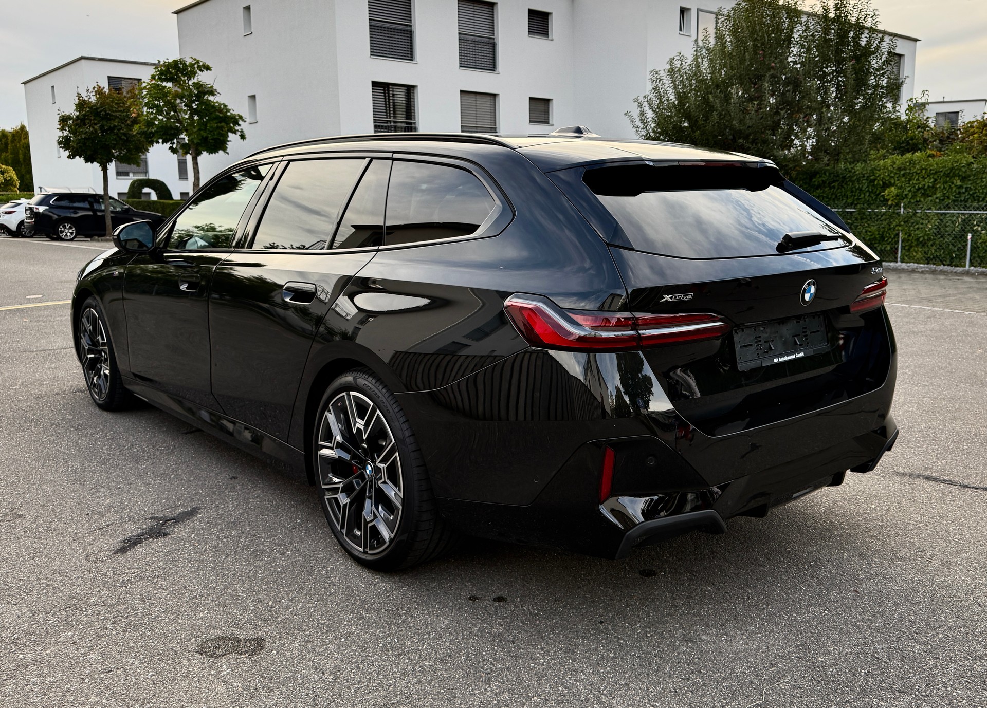 BMW 540d xDRIVE 48V TOURING M SPORT PRO STEPTRONIC*VOLLAUSSTATTUNG*M5 SPORTSITZE*EL. PANORAMADACH*EL. AHK*-image-4