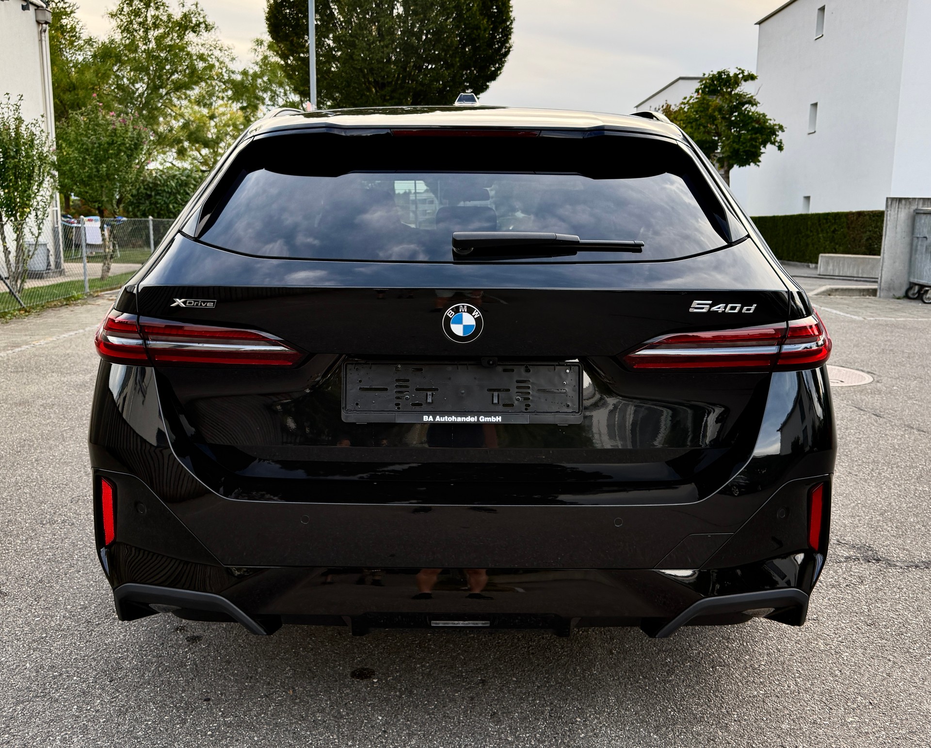 BMW 540d xDRIVE 48V TOURING M SPORT PRO STEPTRONIC*VOLLAUSSTATTUNG*M5 SPORTSITZE*EL. PANORAMADACH*EL. AHK*-image-5