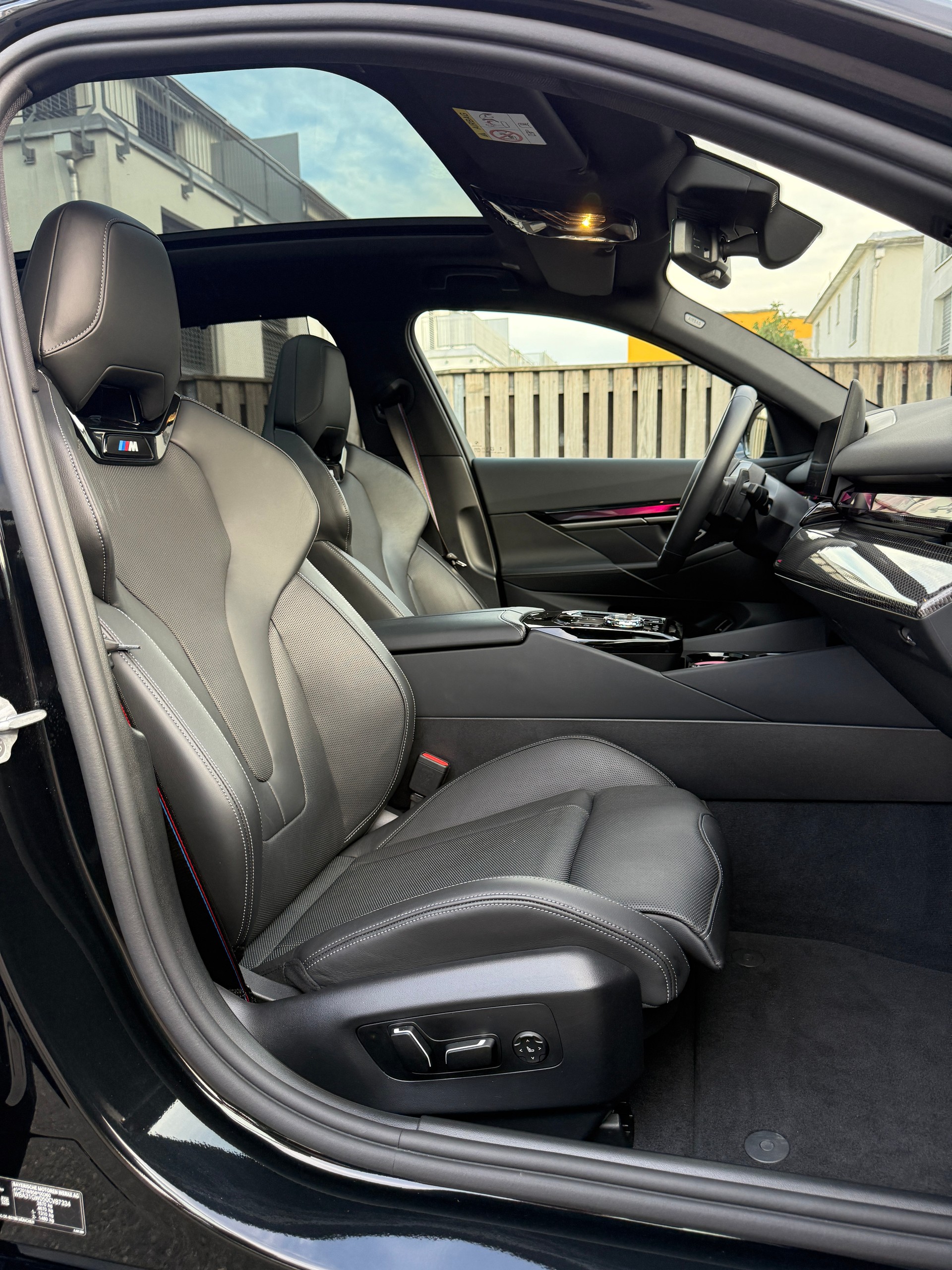 BMW 540d xDRIVE 48V TOURING M SPORT PRO STEPTRONIC*VOLLAUSSTATTUNG*M5 SPORTSITZE*EL. PANORAMADACH*EL. AHK*-image-16