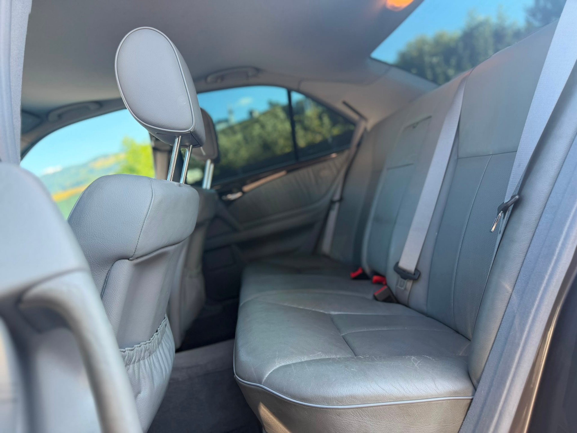 MERCEDES-BENZ E 320 Avantgarde Automatic Grey&Black-image-7