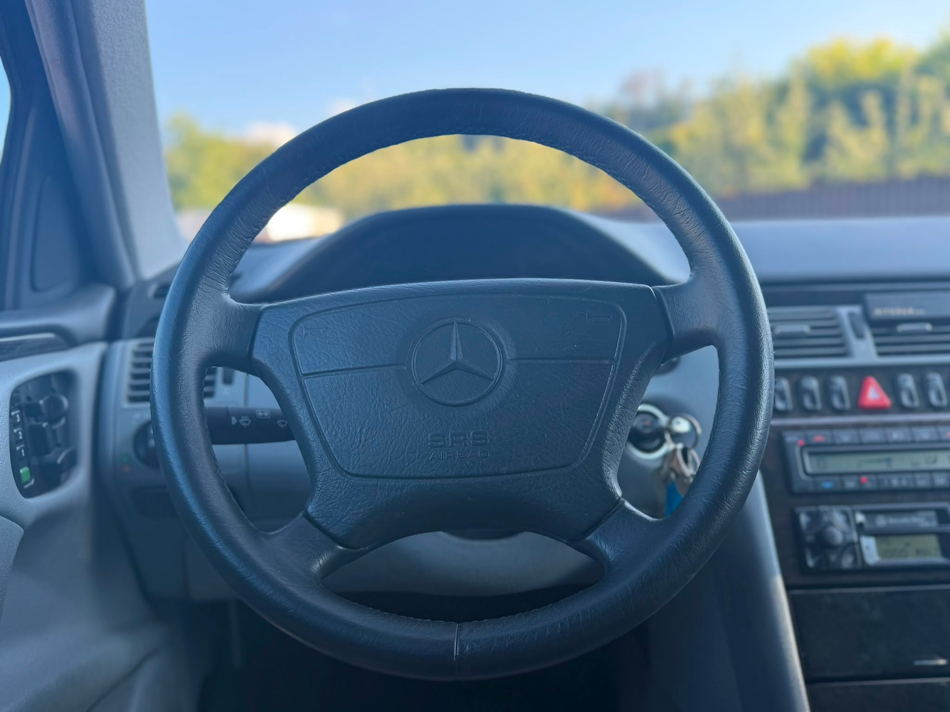 MERCEDES-BENZ E 320 Avantgarde Automatic Grey&Black-image-9