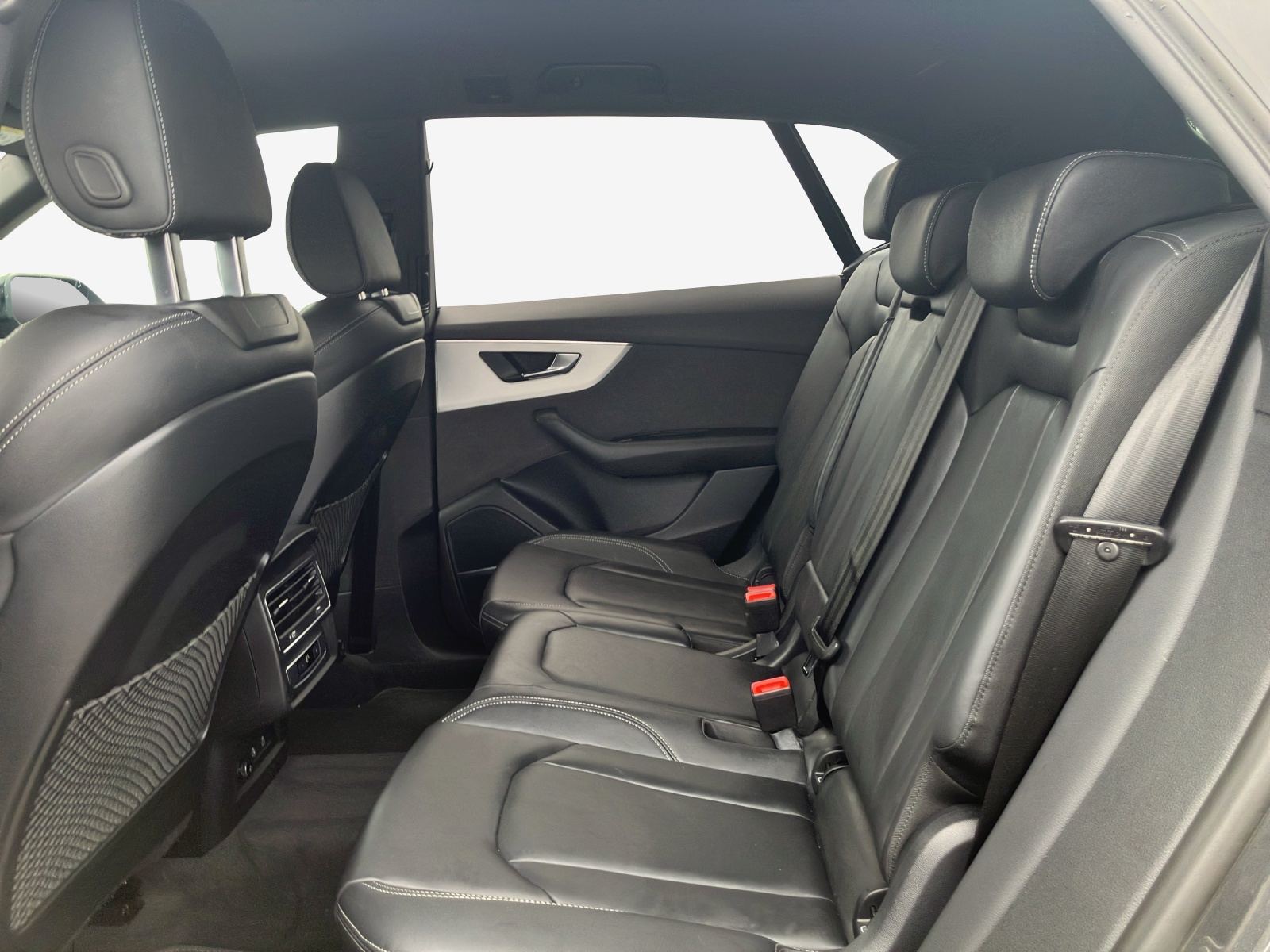 AUDI Q8 SUV TFSI e quattro 290 kW Attraction tiptronic-image-11