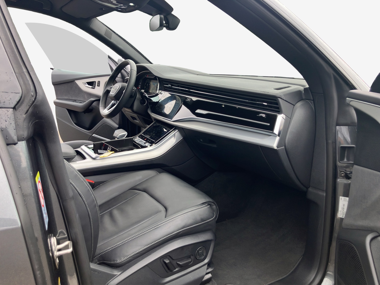 AUDI Q8 SUV TFSI e quattro 290 kW Attraction tiptronic-image-14