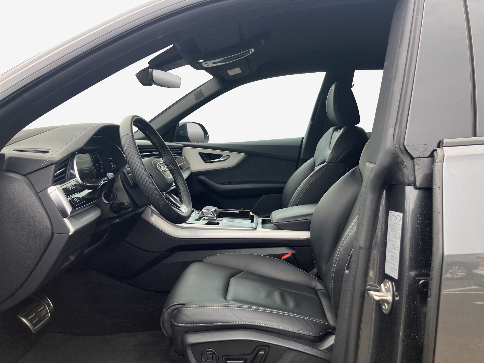 AUDI Q8 SUV TFSI e quattro 290 kW Attraction tiptronic-image-7