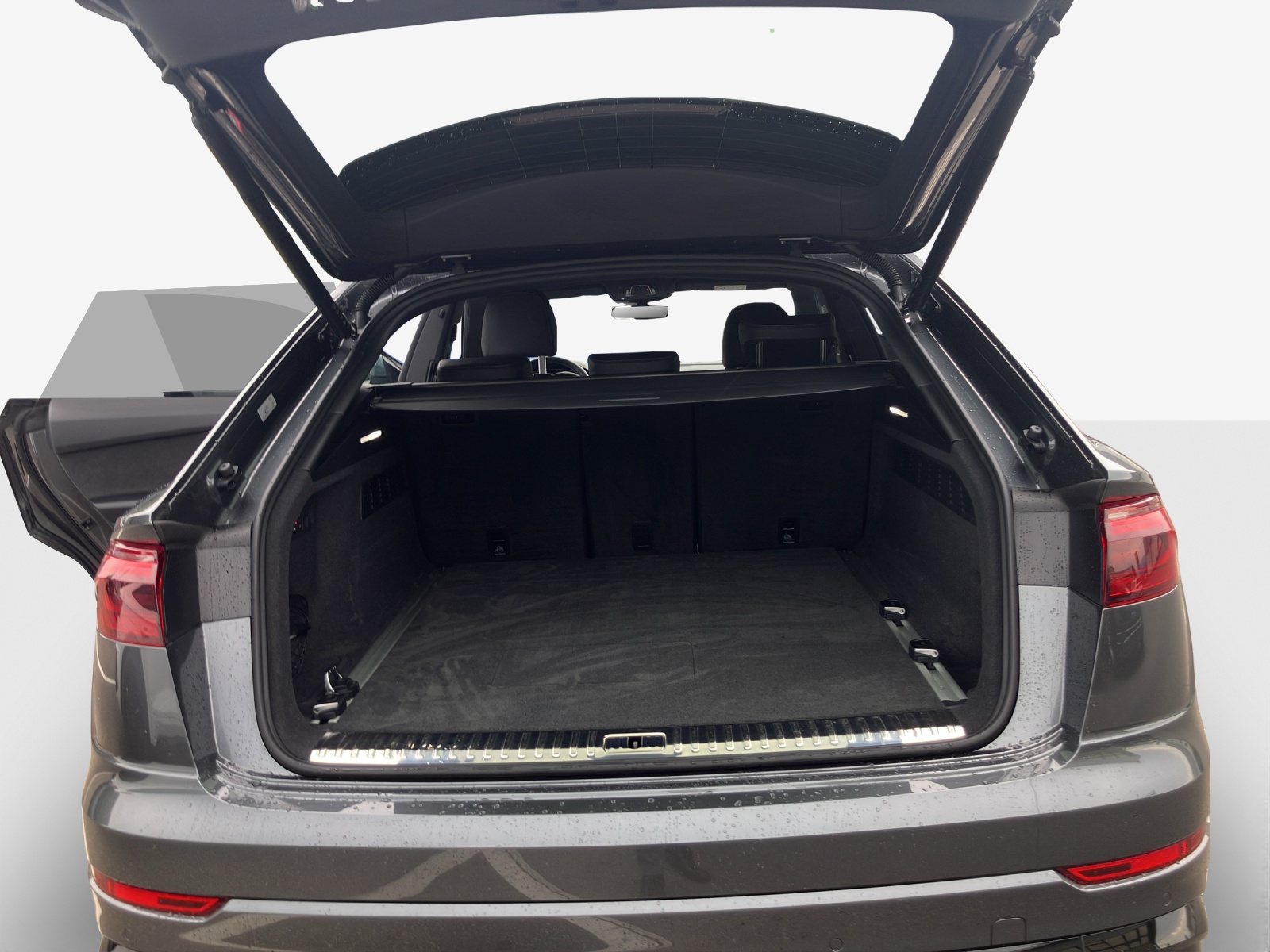 AUDI Q8 SUV TFSI e quattro 290 kW Attraction tiptronic-image-12