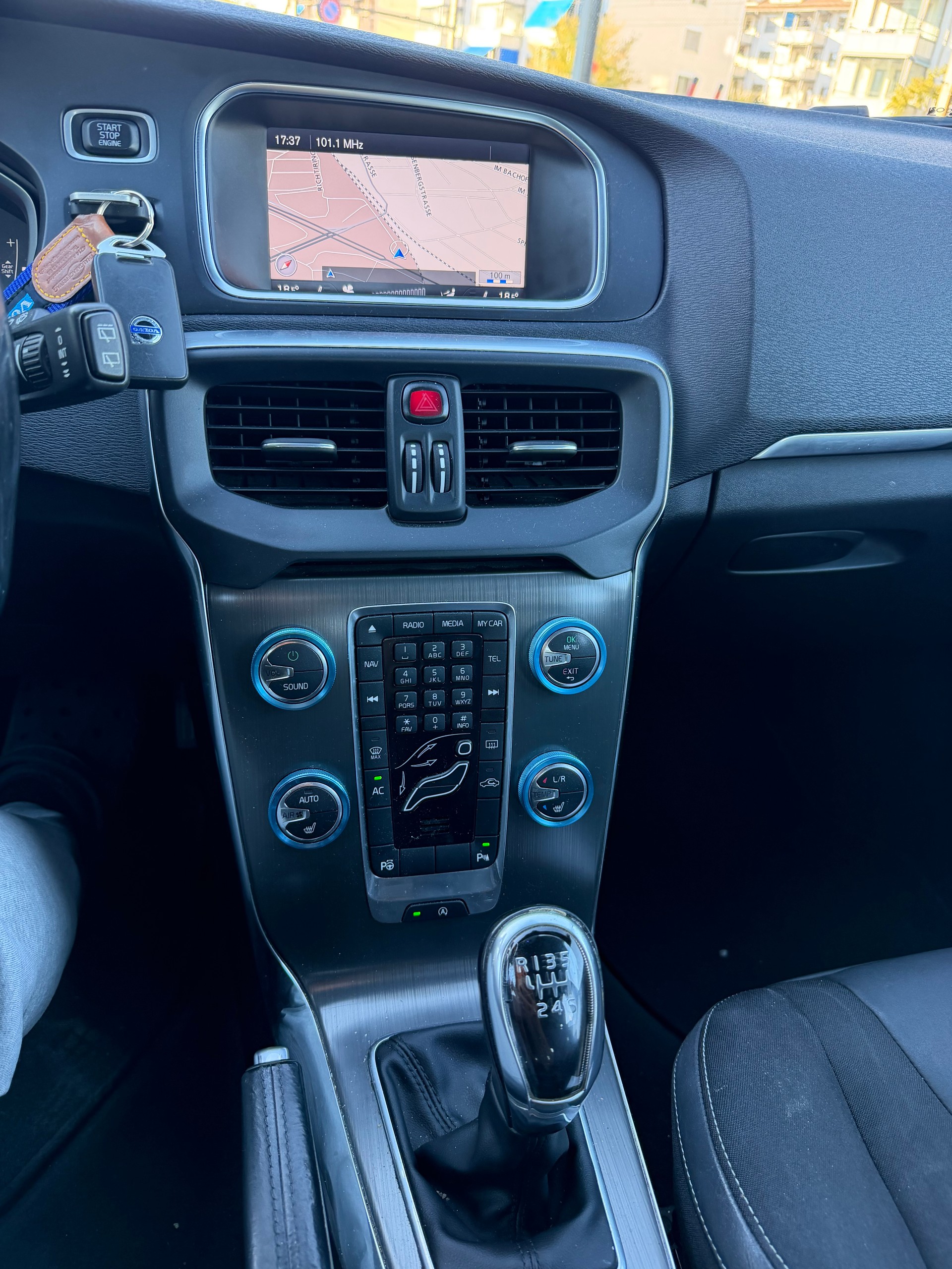 VOLVO V40 D2 Momentum-image-11