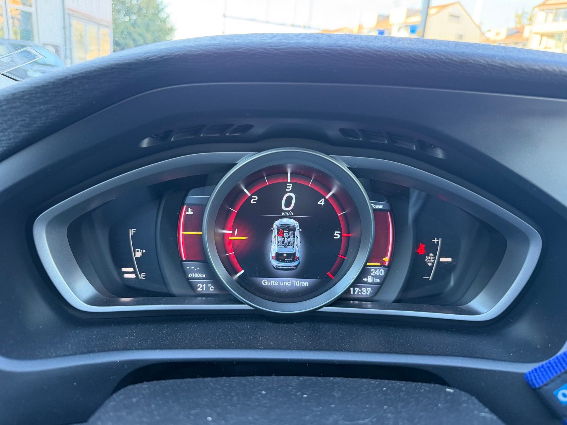 VOLVO V40 D2 Momentum-image-10