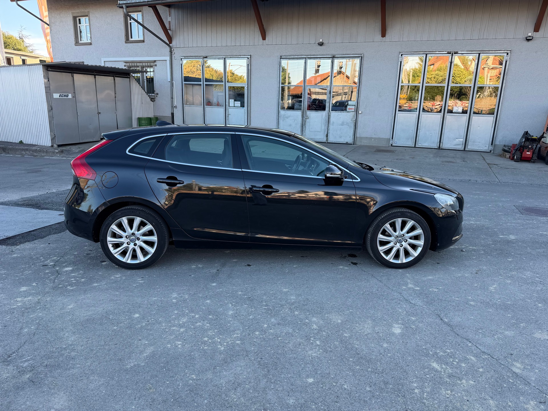 VOLVO V40 D2 Momentum-image-3